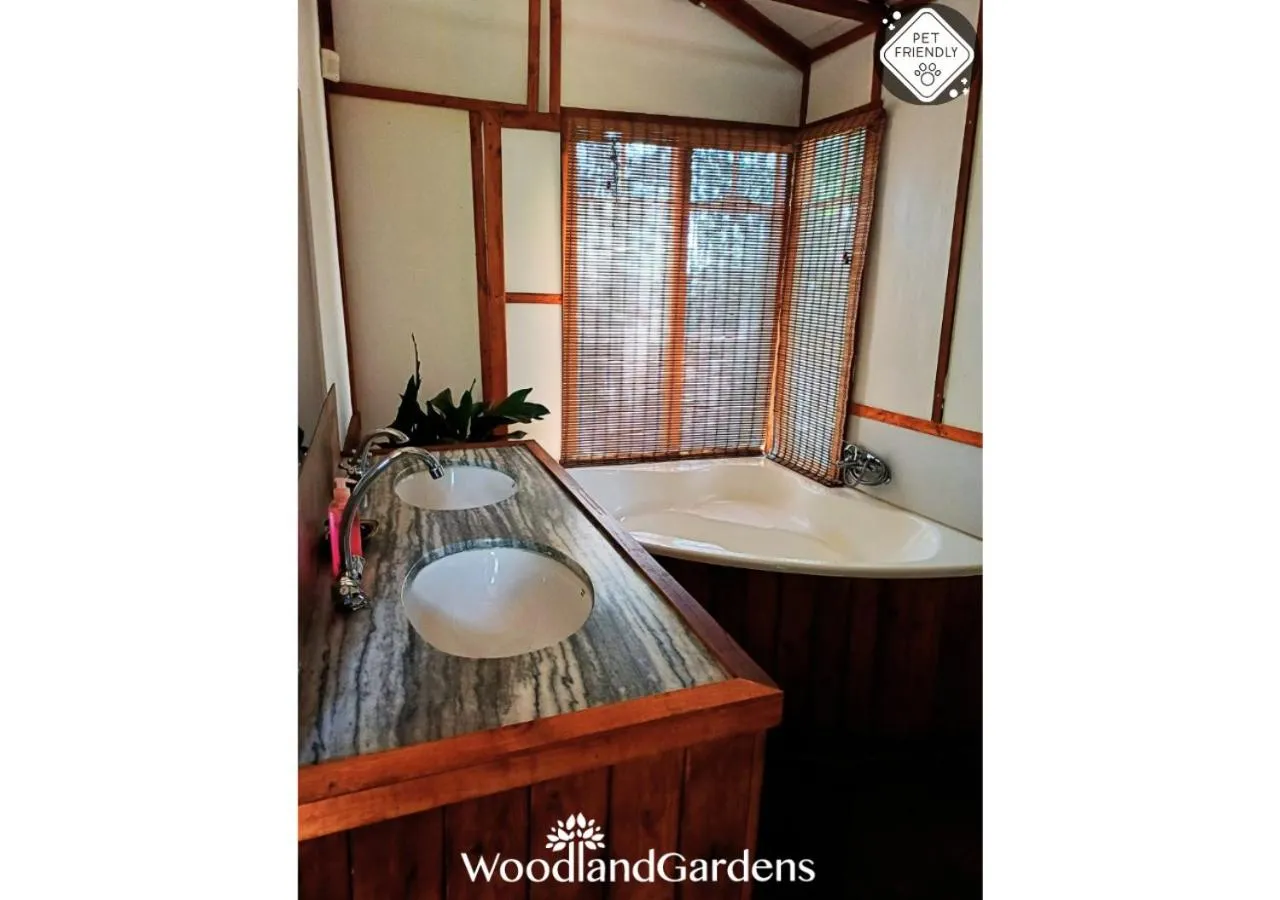 Bathroom in Woodland Gardens Self catering Pet Friendly Lodge