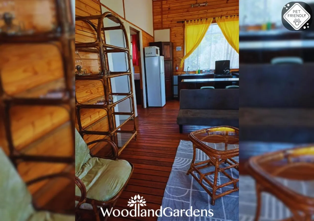 Communal lounge/ TV room in Woodland Gardens Self catering Pet Friendly Lodge