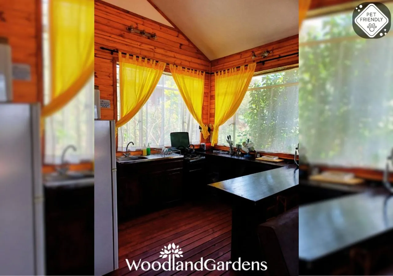 Kitchen or kitchenette in Woodland Gardens Self catering Pet Friendly Lodge