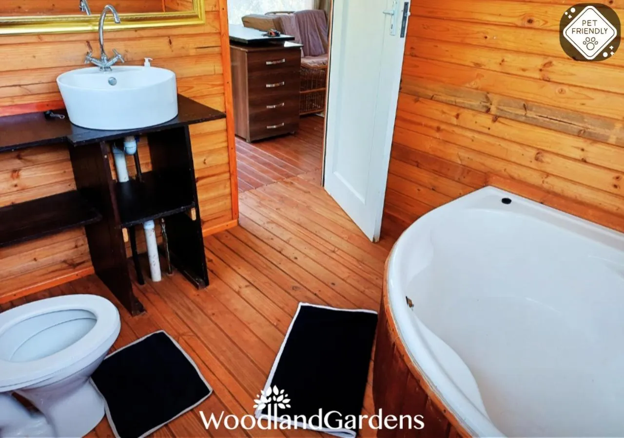 Toilet in Woodland Gardens Self catering Pet Friendly Lodge