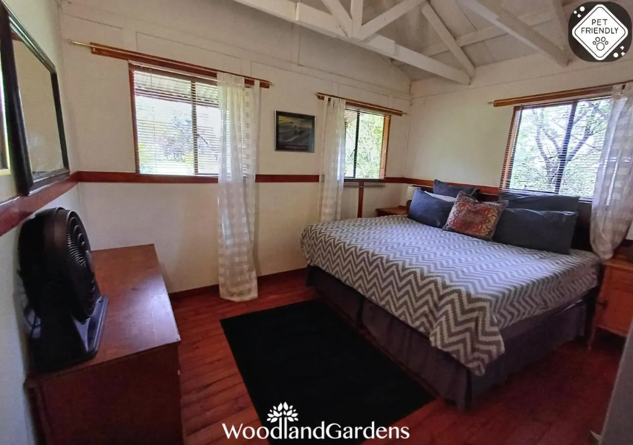 Bedroom, Bed in Woodland Gardens Self catering Pet Friendly Lodge