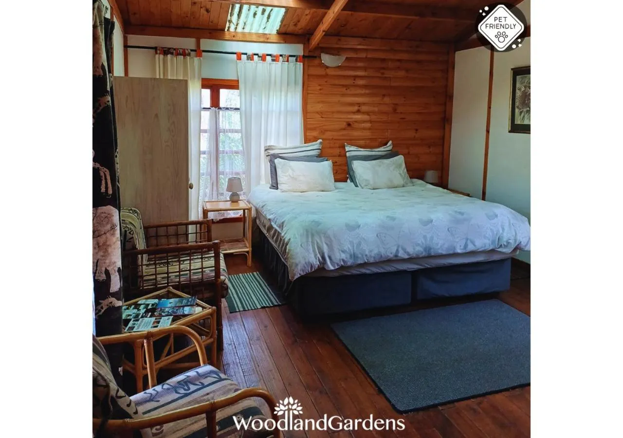 Bedroom, Bed in Woodland Gardens Self catering Pet Friendly Lodge