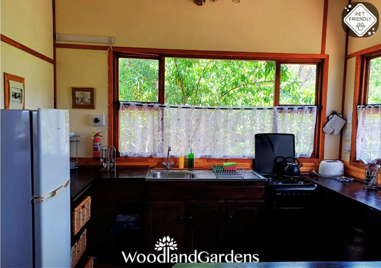 Kitchen or kitchenette in Woodland Gardens Self catering Pet Friendly Lodge