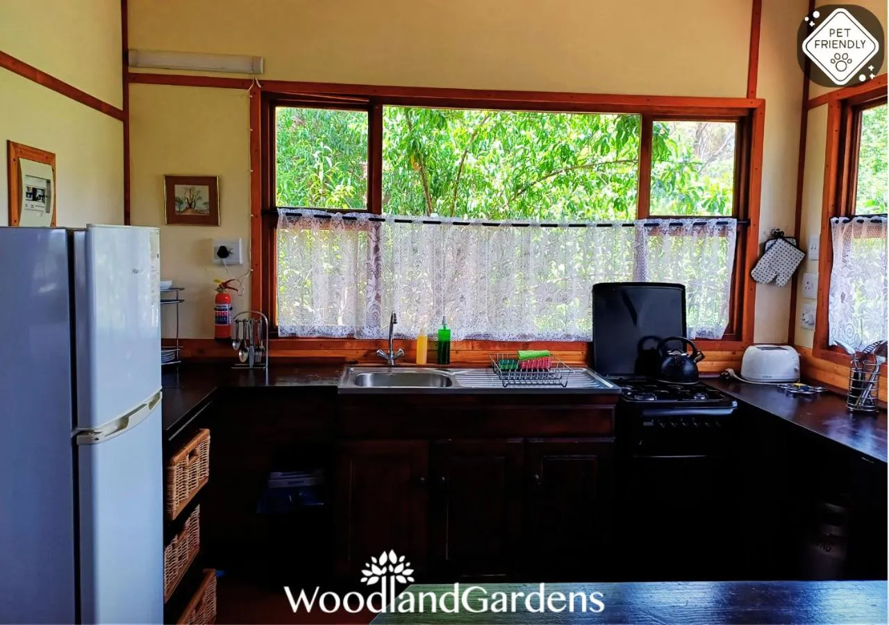 Kitchen or kitchenette in Woodland Gardens Self catering Pet Friendly Lodge