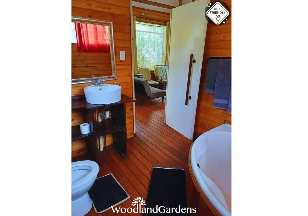 Bathroom in Woodland Gardens Self catering Pet Friendly Lodge