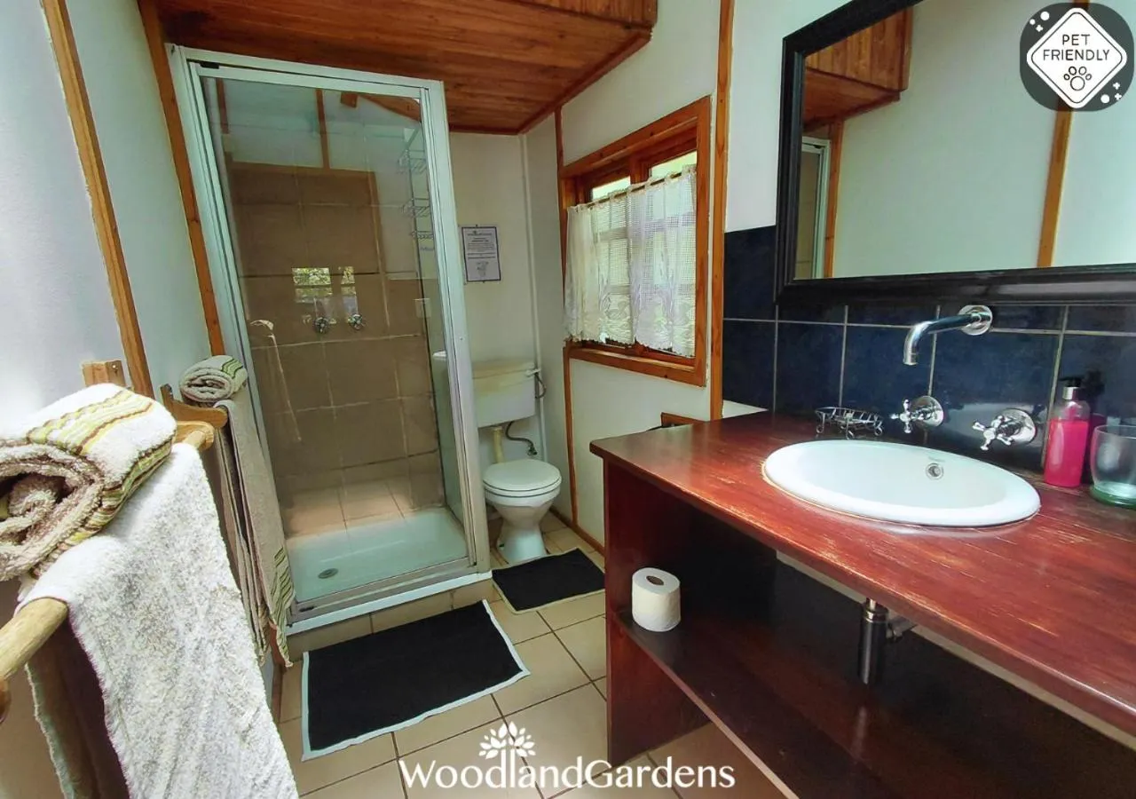 Bathroom in Woodland Gardens Self catering Pet Friendly Lodge
