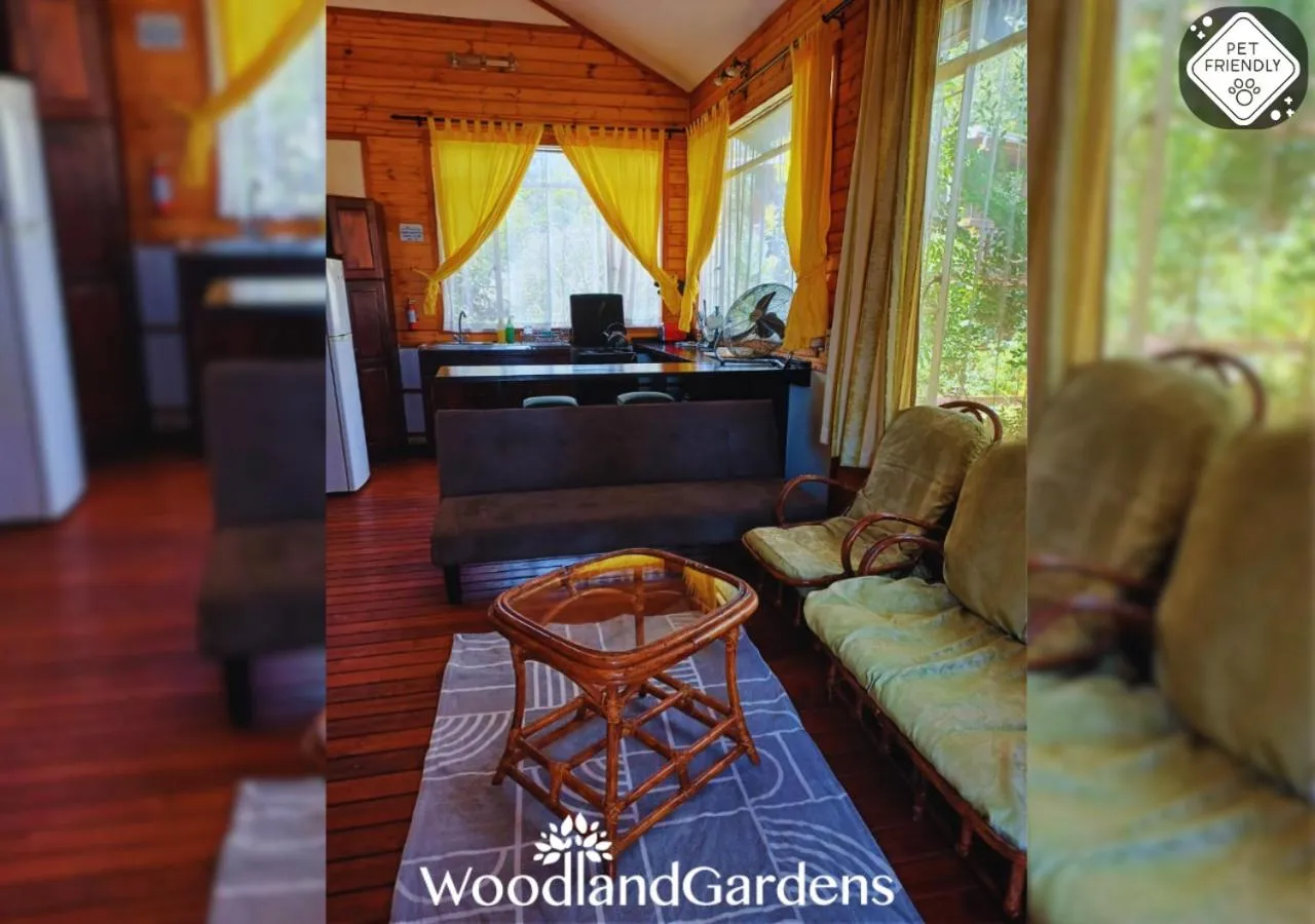 Communal lounge/ TV room in Woodland Gardens Self catering Pet Friendly Lodge