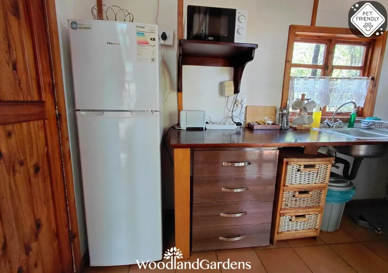 Kitchen or kitchenette in Woodland Gardens Self catering Pet Friendly Lodge