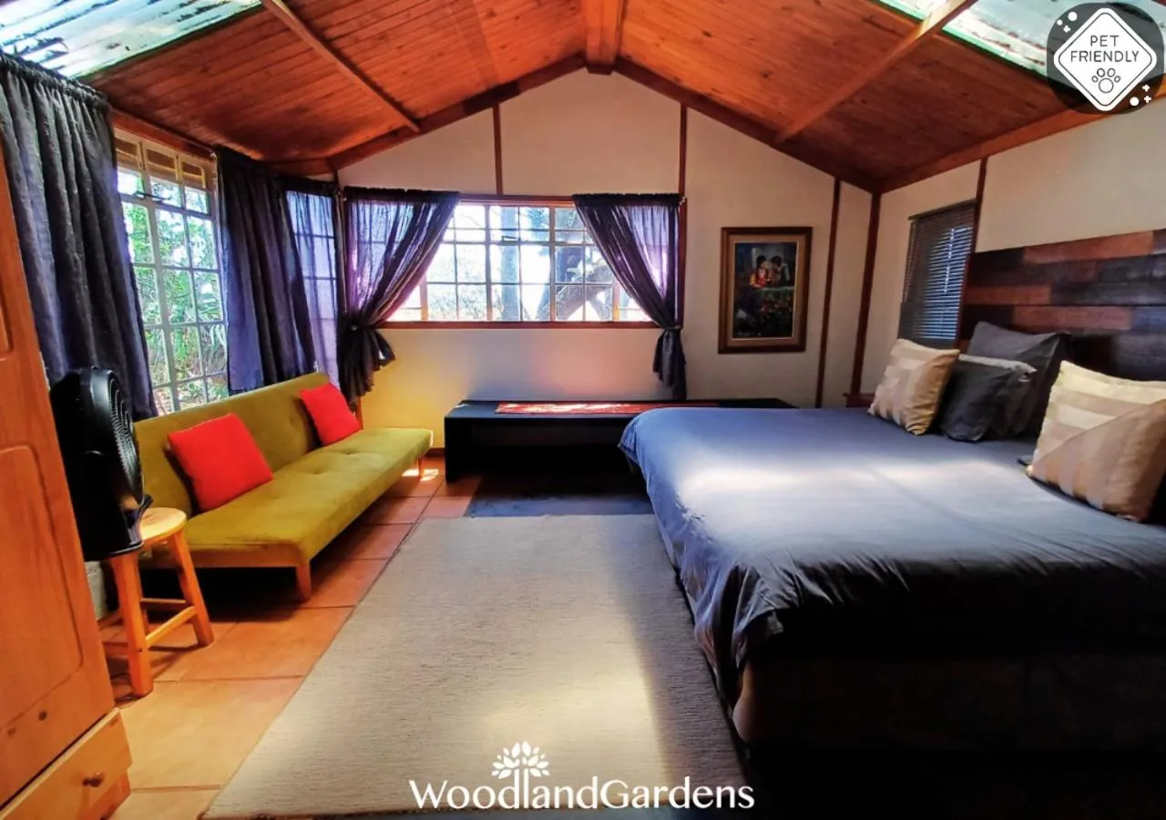 Bedroom, Bed in Woodland Gardens Self catering Pet Friendly Lodge