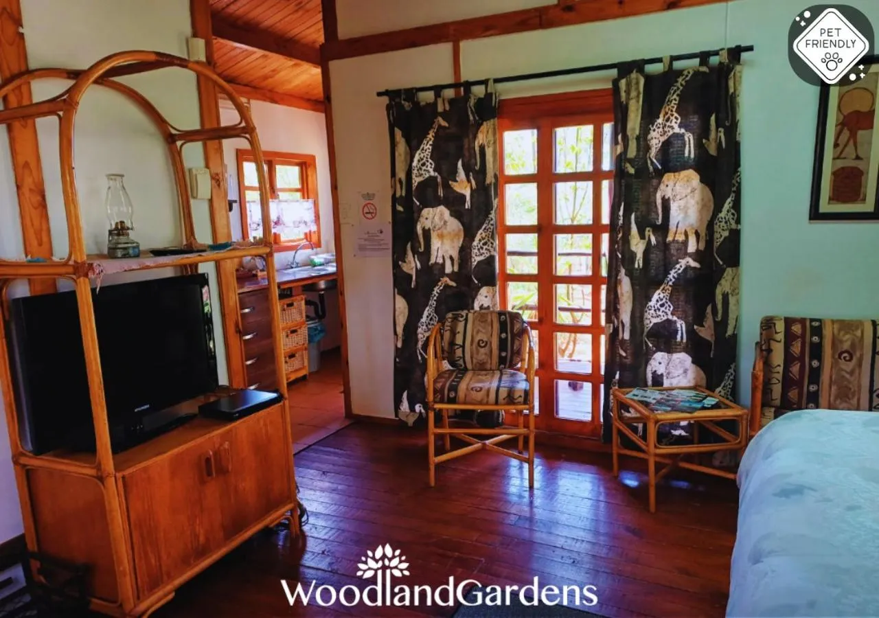 TV and multimedia in Woodland Gardens Self catering Pet Friendly Lodge