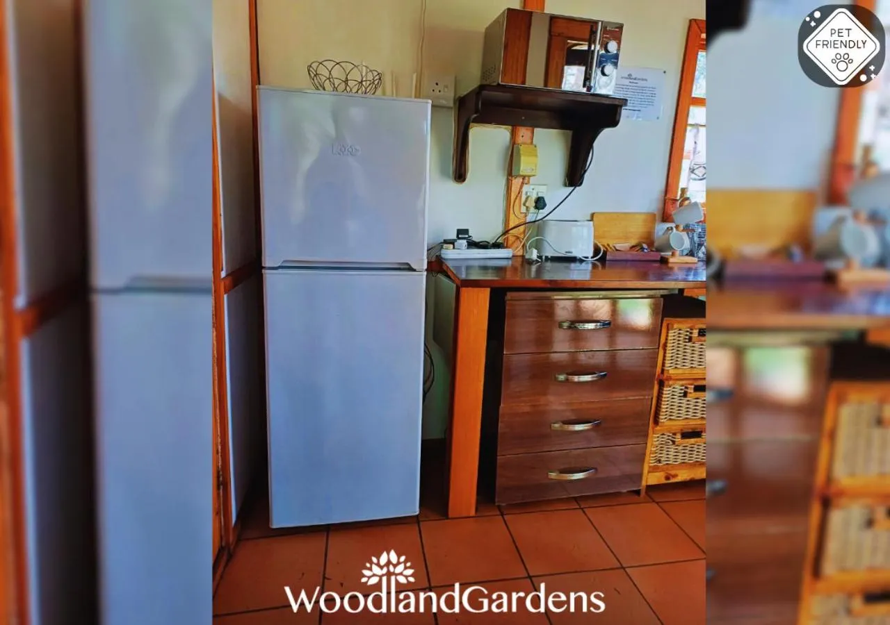 Kitchen or kitchenette in Woodland Gardens Self catering Pet Friendly Lodge