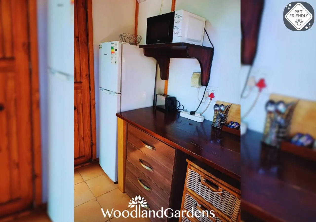 Kitchen or kitchenette in Woodland Gardens Self catering Pet Friendly Lodge
