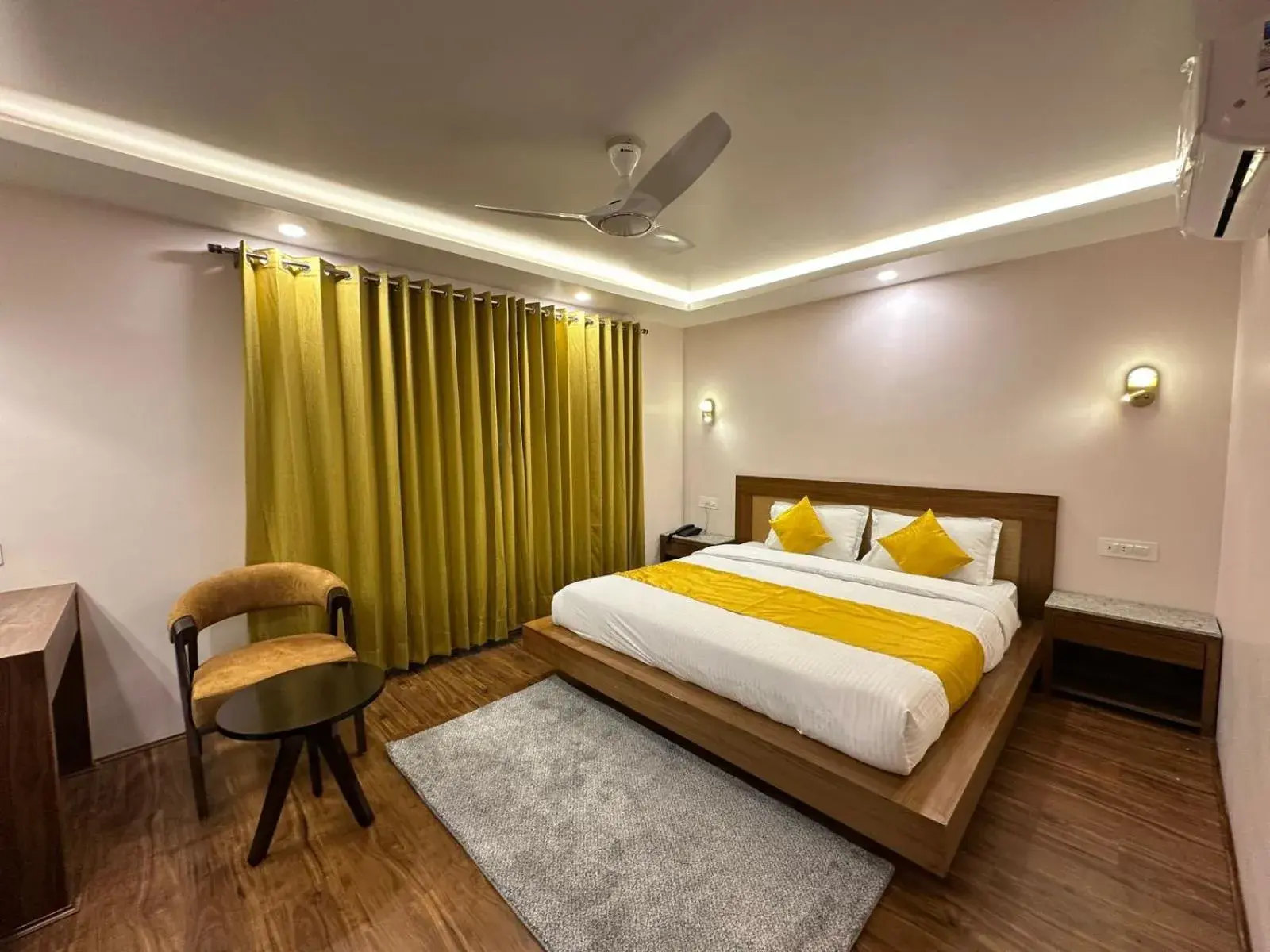 Deluxe Double Room - single occupancy in Luxe Haven Residency Deluxe Double Room - single occupancy in Luxe Haven Residency