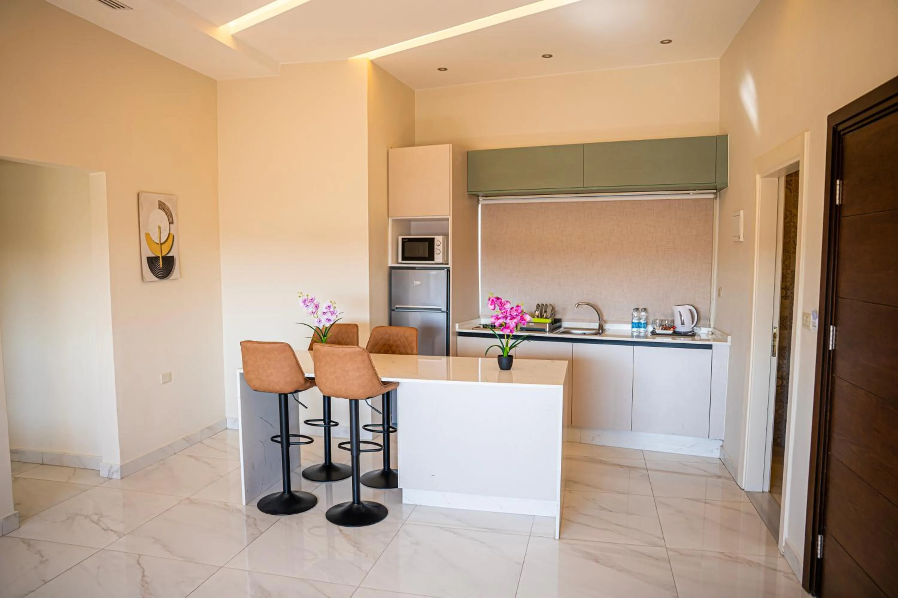 Kitchen or kitchenette in Sukoon Hotel Amman