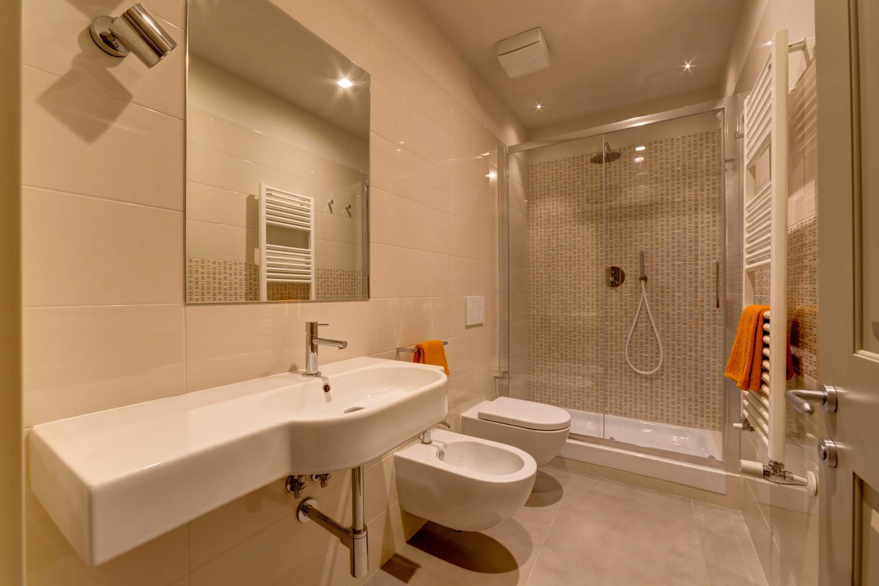 Shower in Palazzo Mannaioni Suites