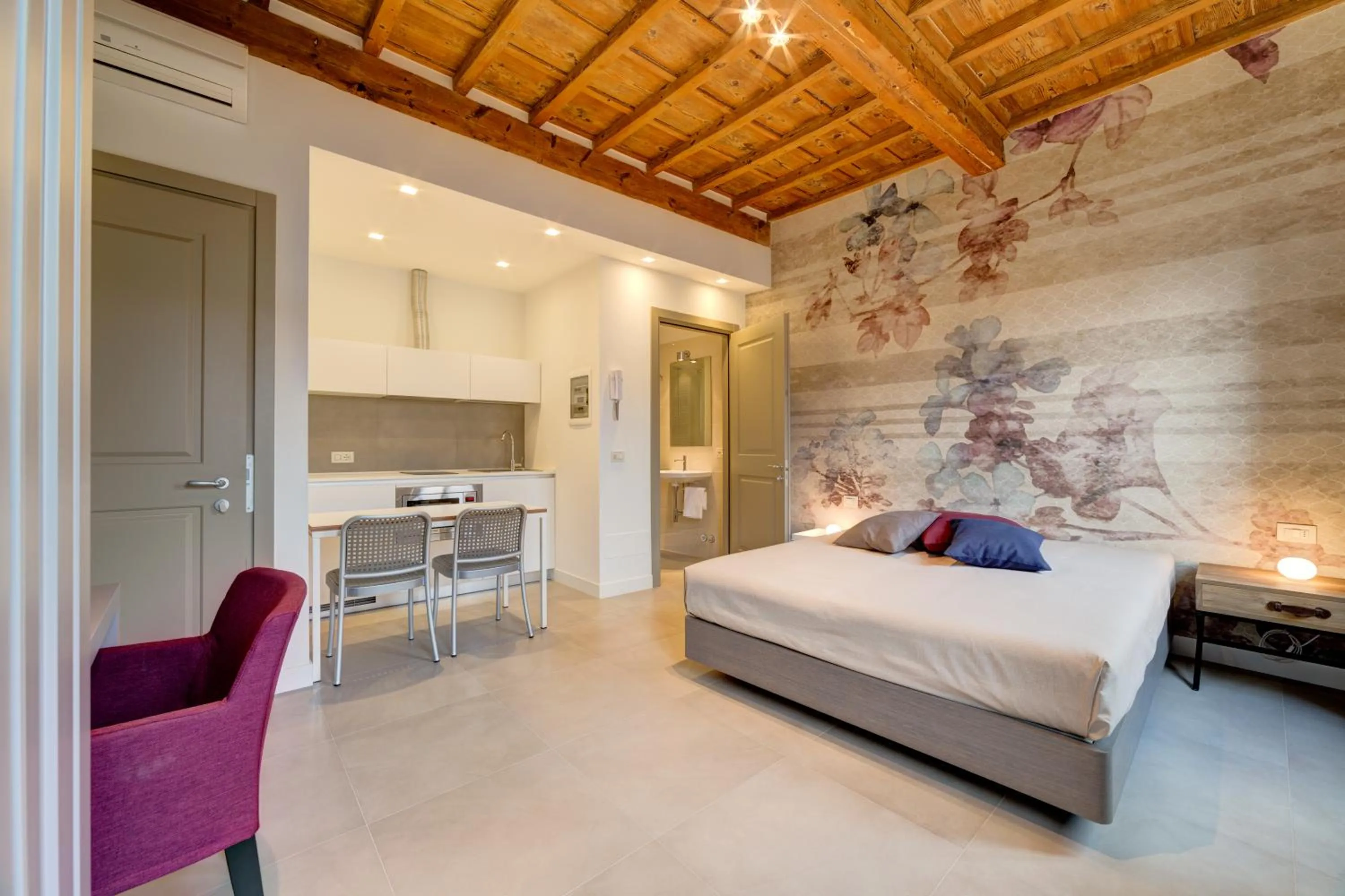 Bed in Palazzo Mannaioni Suites