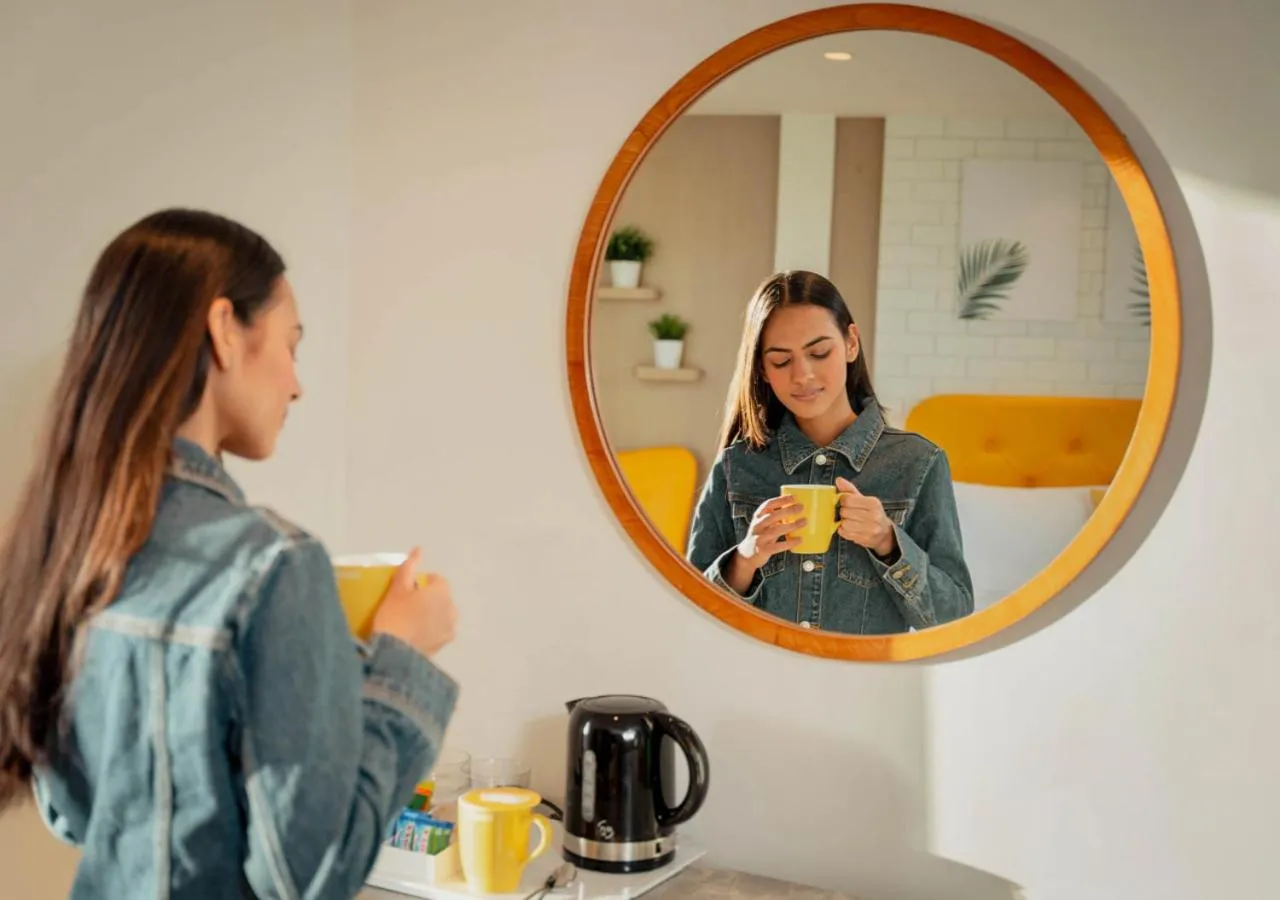 Bedroom in Bloom Boutique l Dal Lake