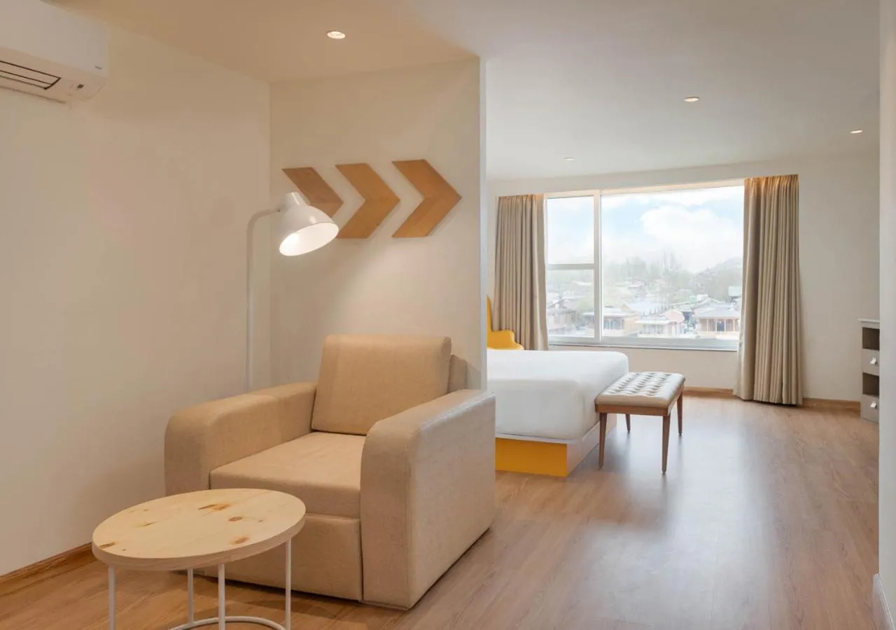 Photo of the whole room in Bloom Boutique l Dal Lake