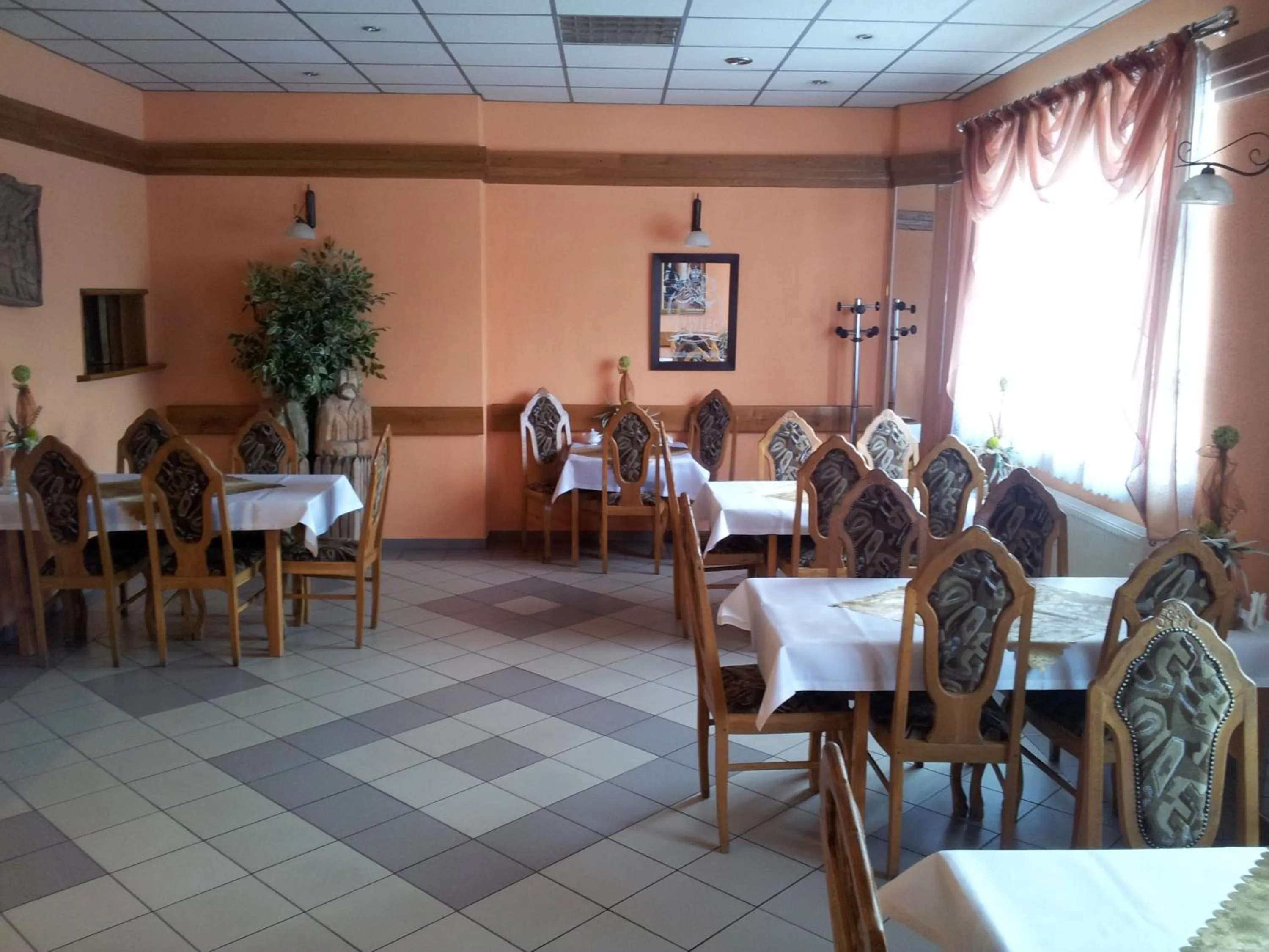 Restaurant/places to eat in Hotel Staropolski