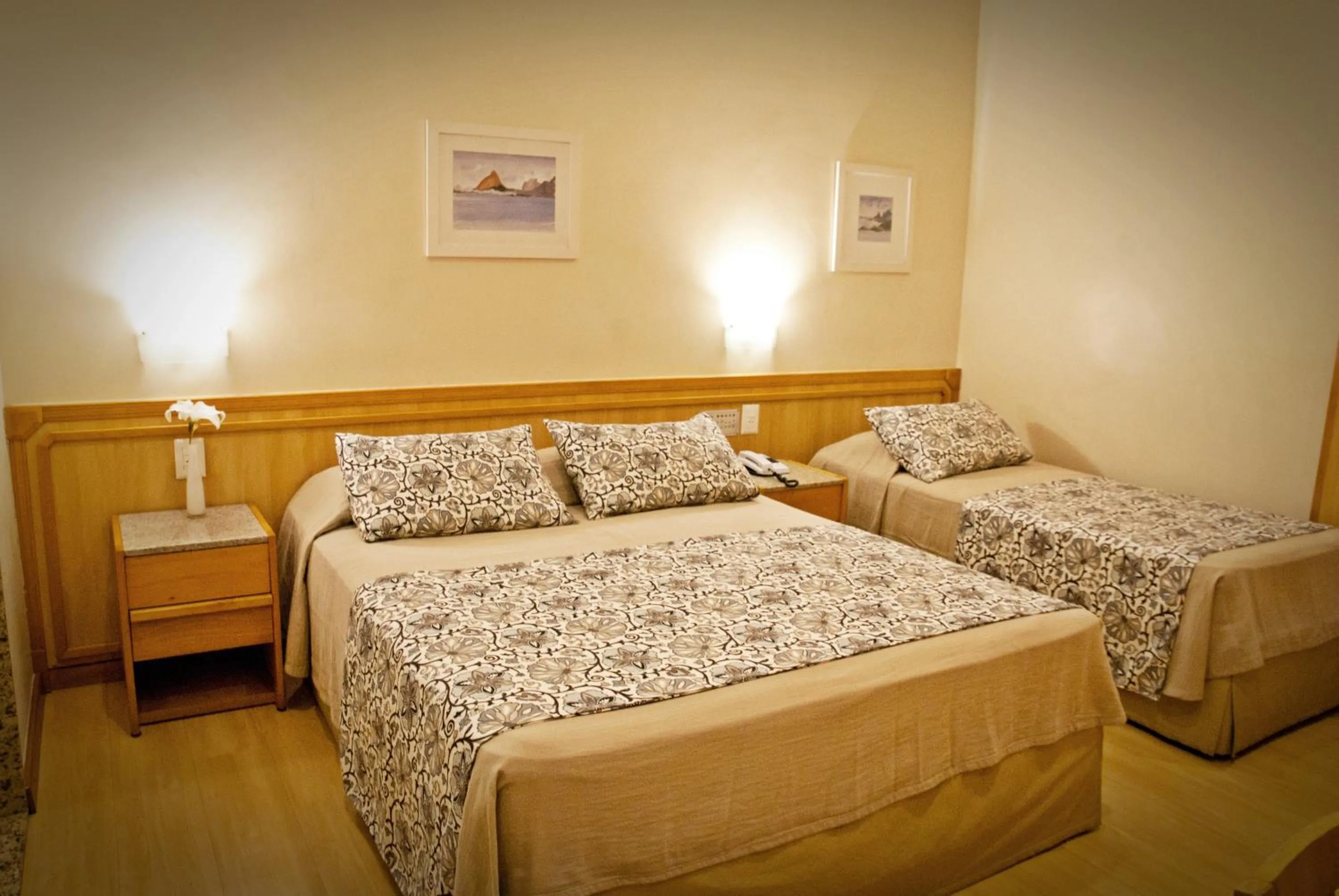 Photo of the whole room, Bed in Hotel Regina Rio de Janeiro