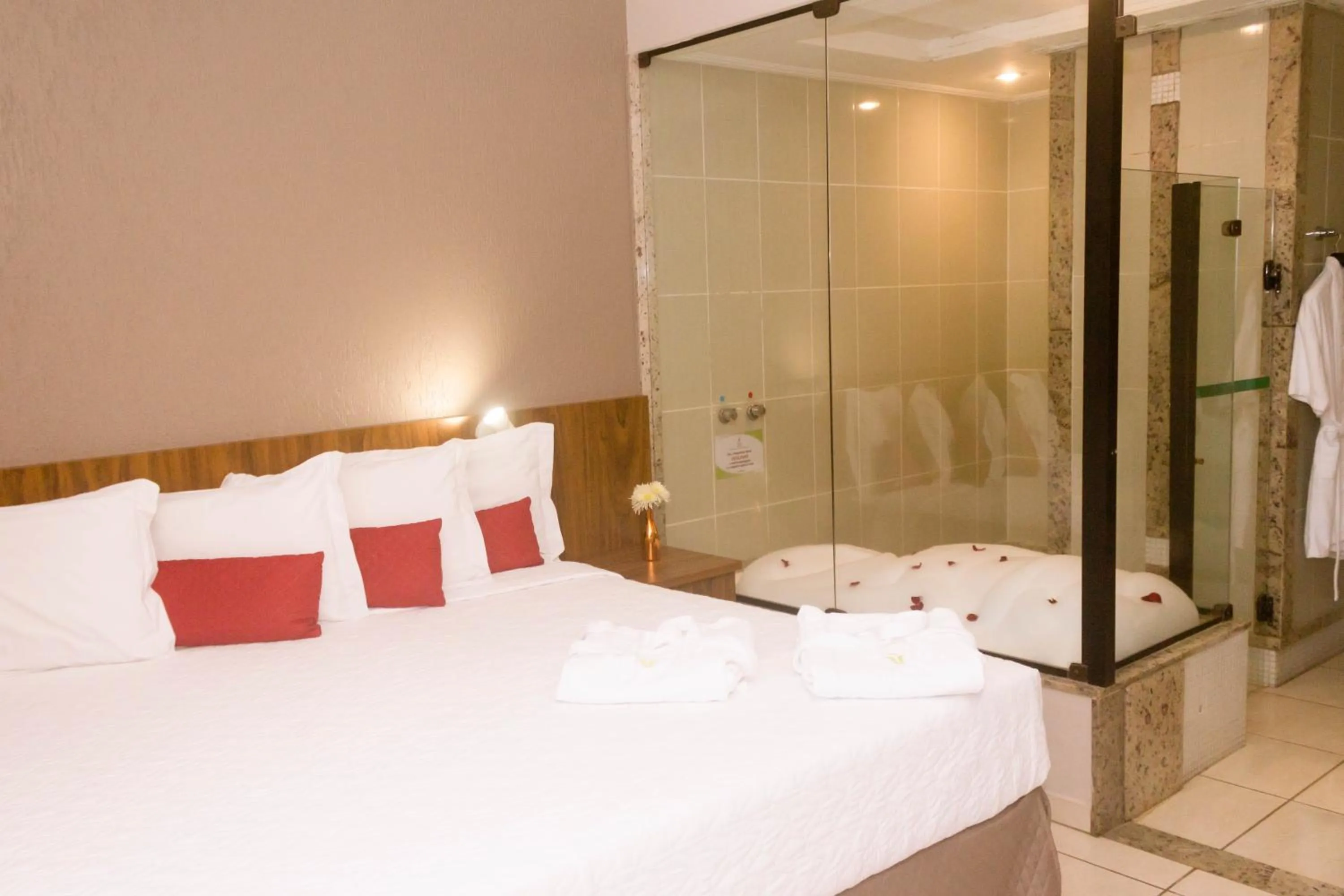 Hot Tub, Bed in Hotel Capital Das Pedras