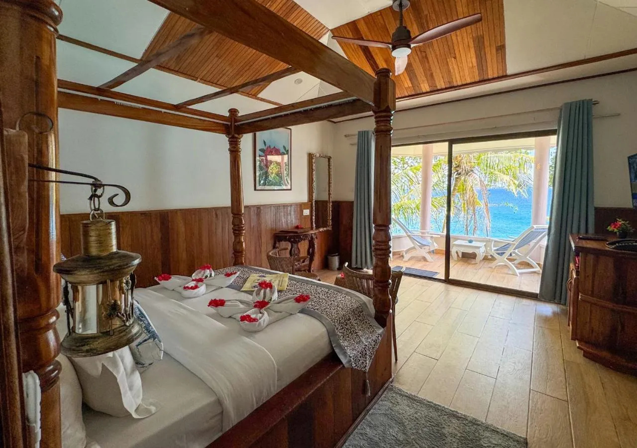 Bed in Patatran Village Hotel