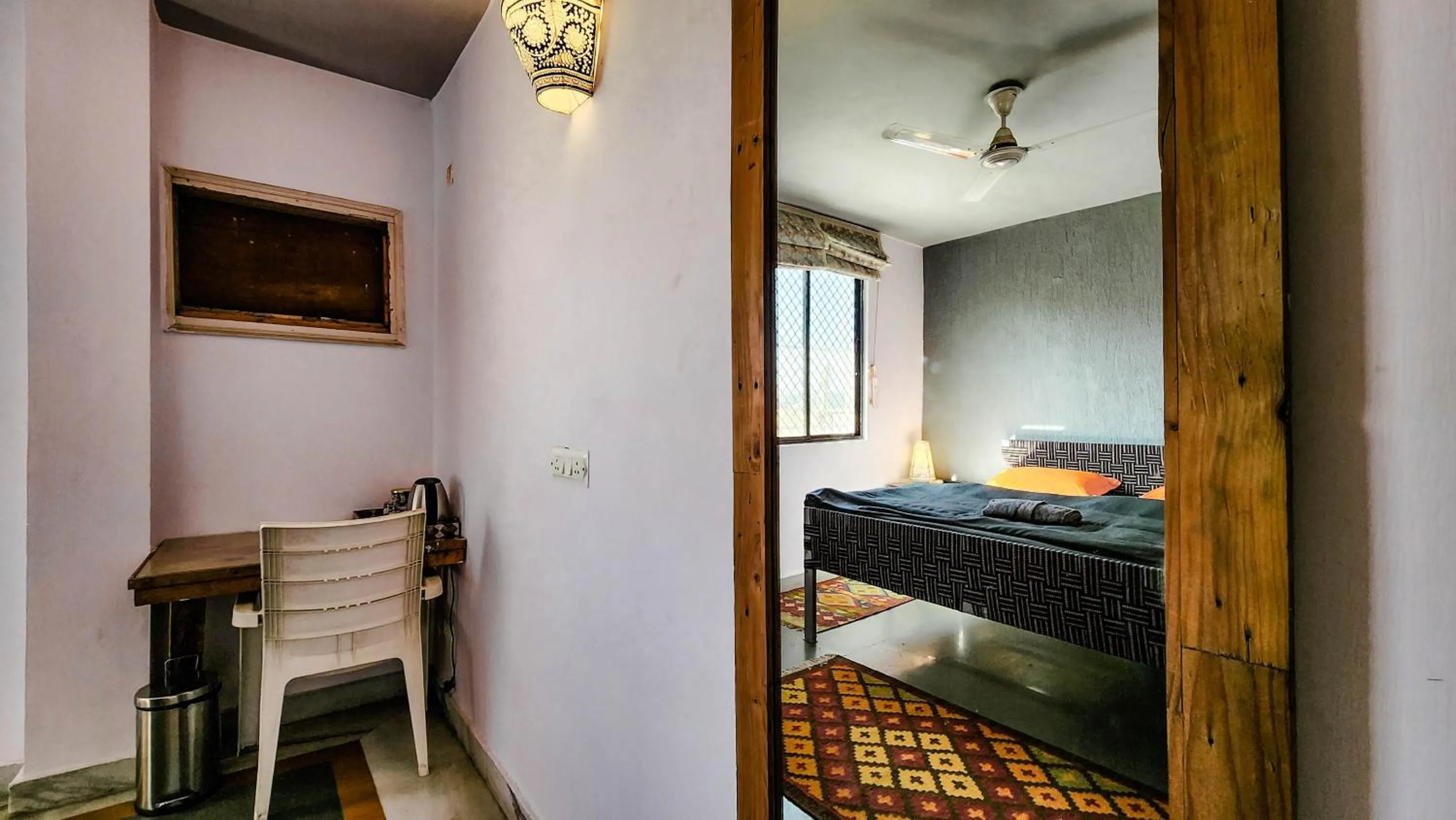 Decorative detail, Bed in JHouse near Bhikaji