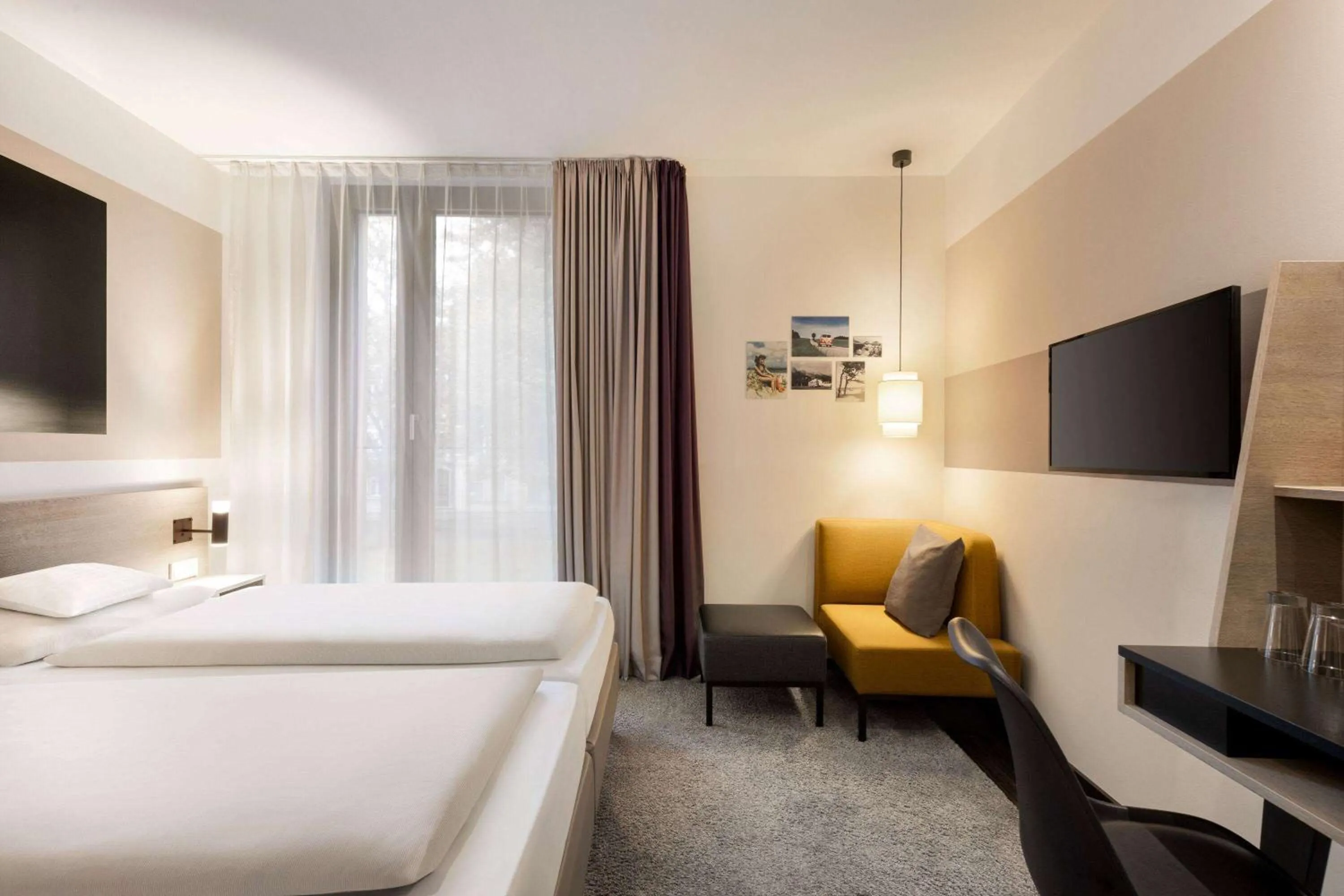 Bed in Vienna House Easy by Wyndham Osnabrück City & Apartments