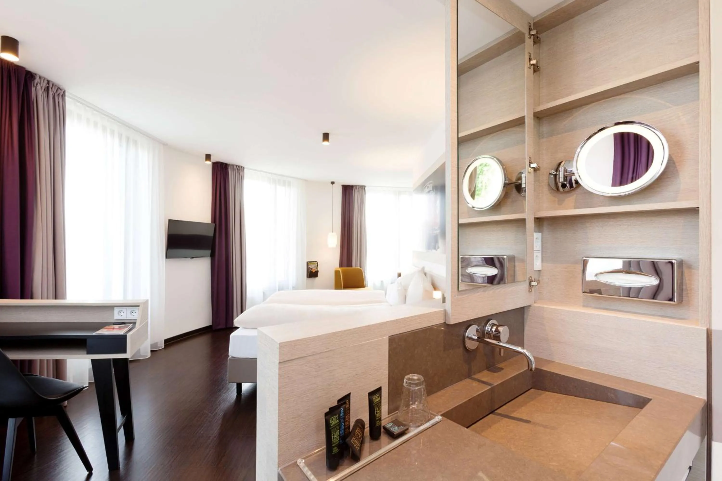 Bed in Vienna House Easy by Wyndham Osnabrück City & Apartments