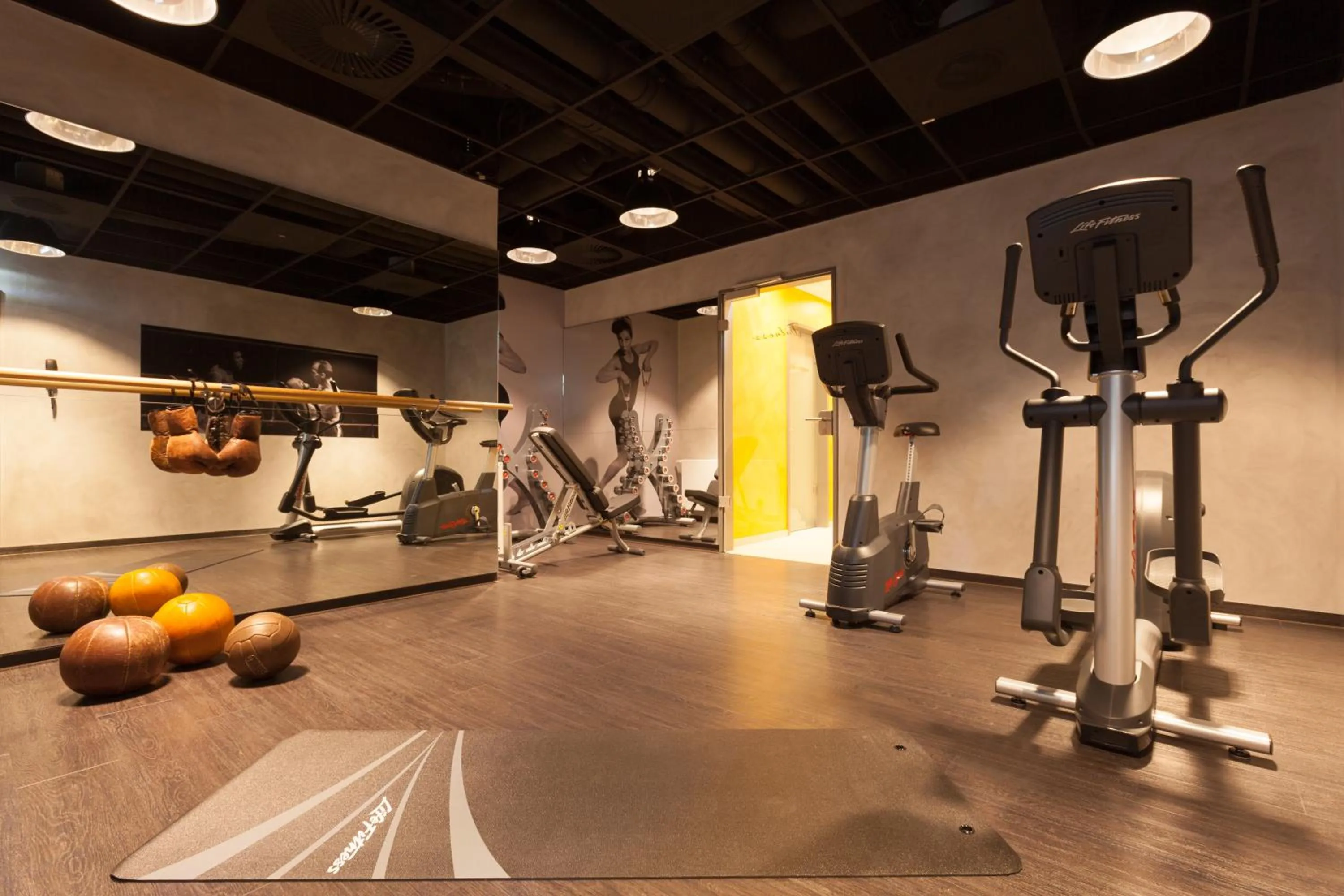 Fitness centre/facilities in Vienna House Easy by Wyndham Osnabrück City & Apartments