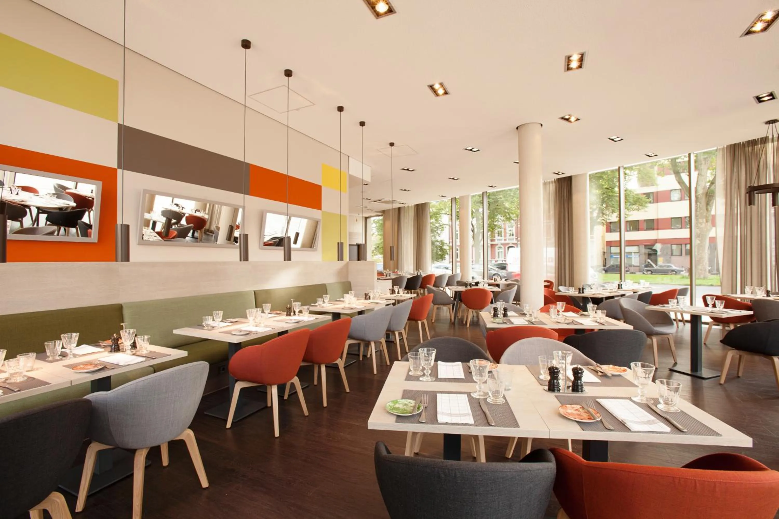 Restaurant/places to eat in Vienna House Easy by Wyndham Osnabrück City & Apartments