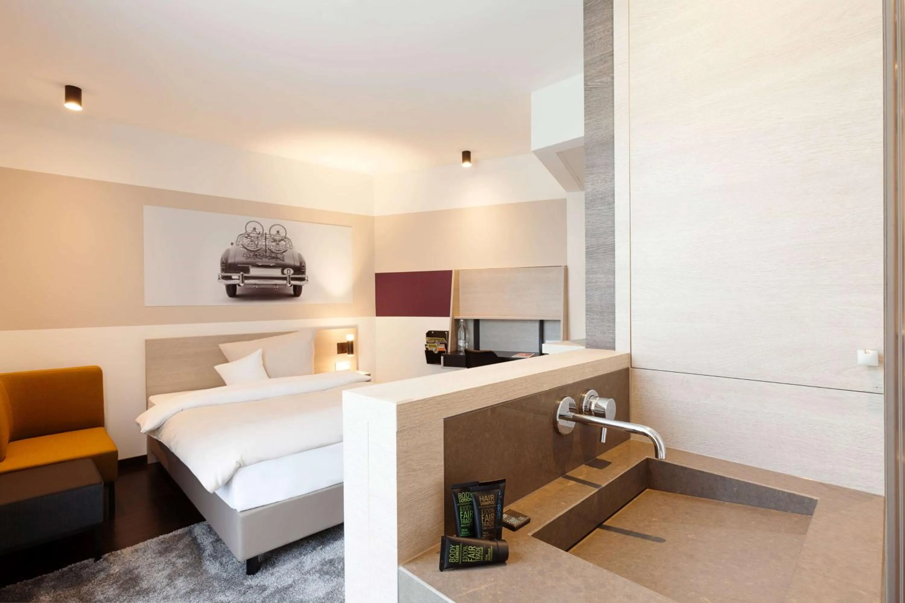 Photo of the whole room, Bed in Vienna House Easy by Wyndham Osnabrück City & Apartments