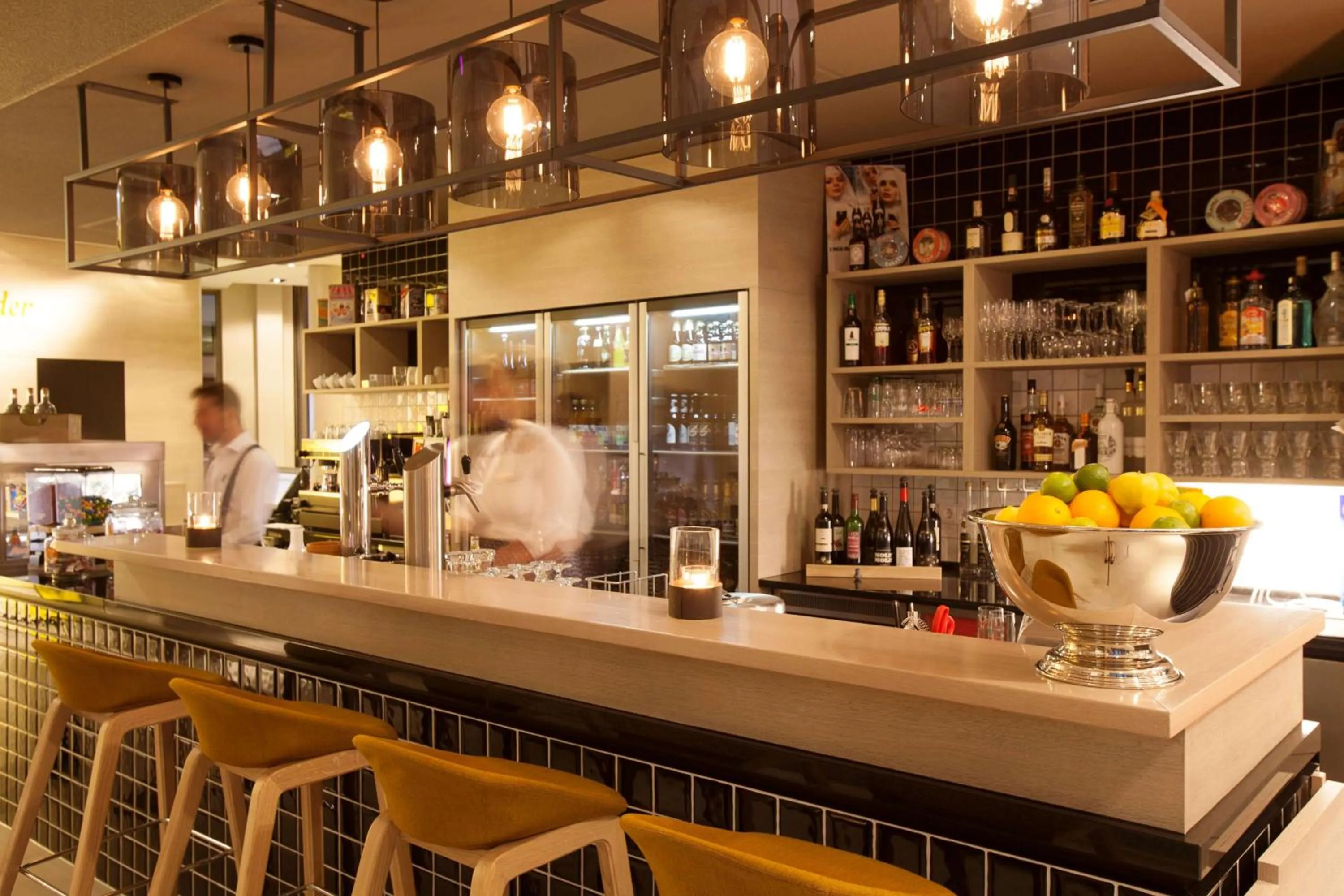 Lounge or bar in Vienna House Easy by Wyndham Osnabrück City & Apartments