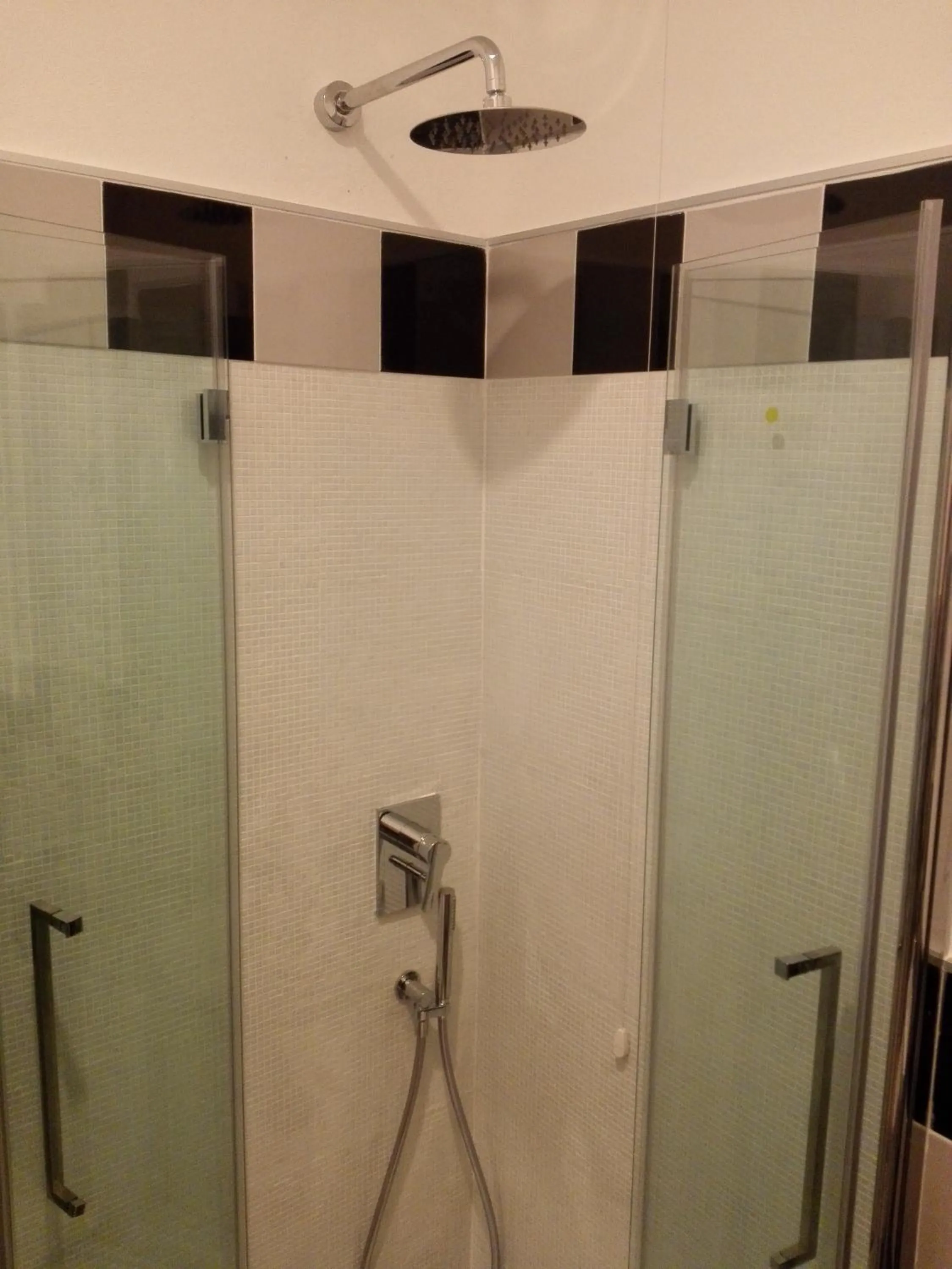 Shower in B&B Rosa Blu