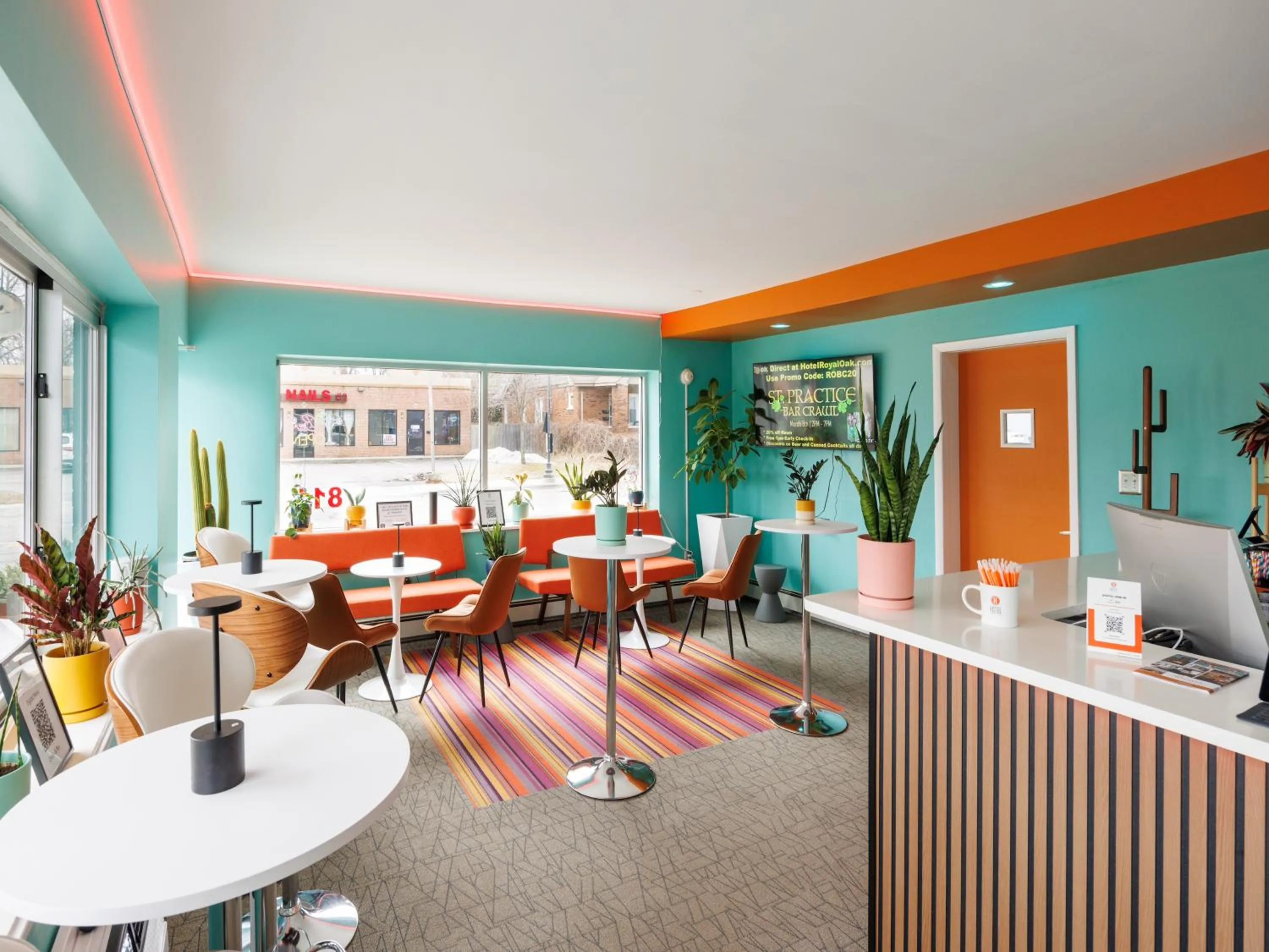 Communal lounge/ TV room in Hotel Royal Oak