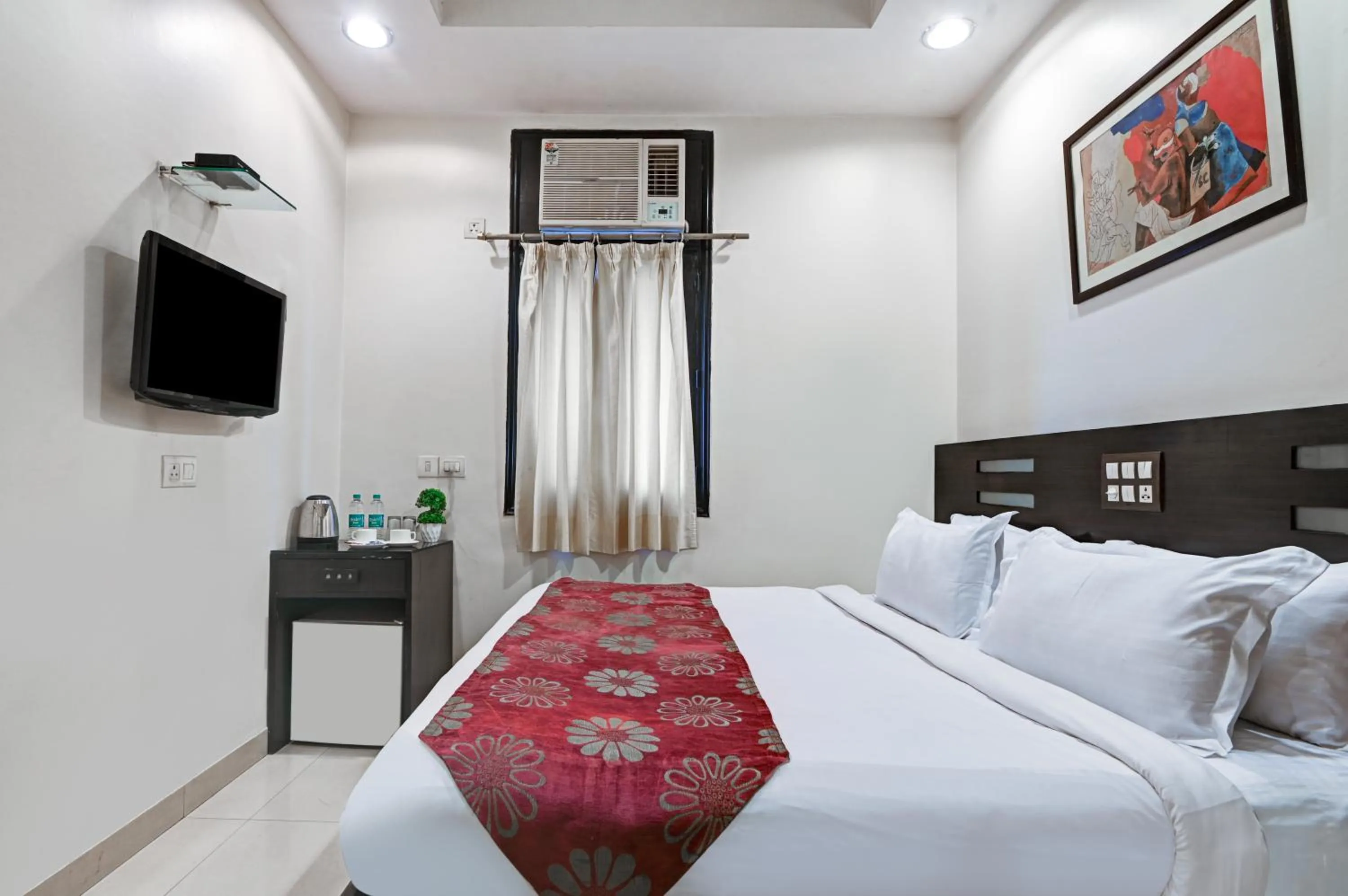 Communal lounge/ TV room, Bed in Hotel Amby Inn by Quadis - Lajpat Nagar