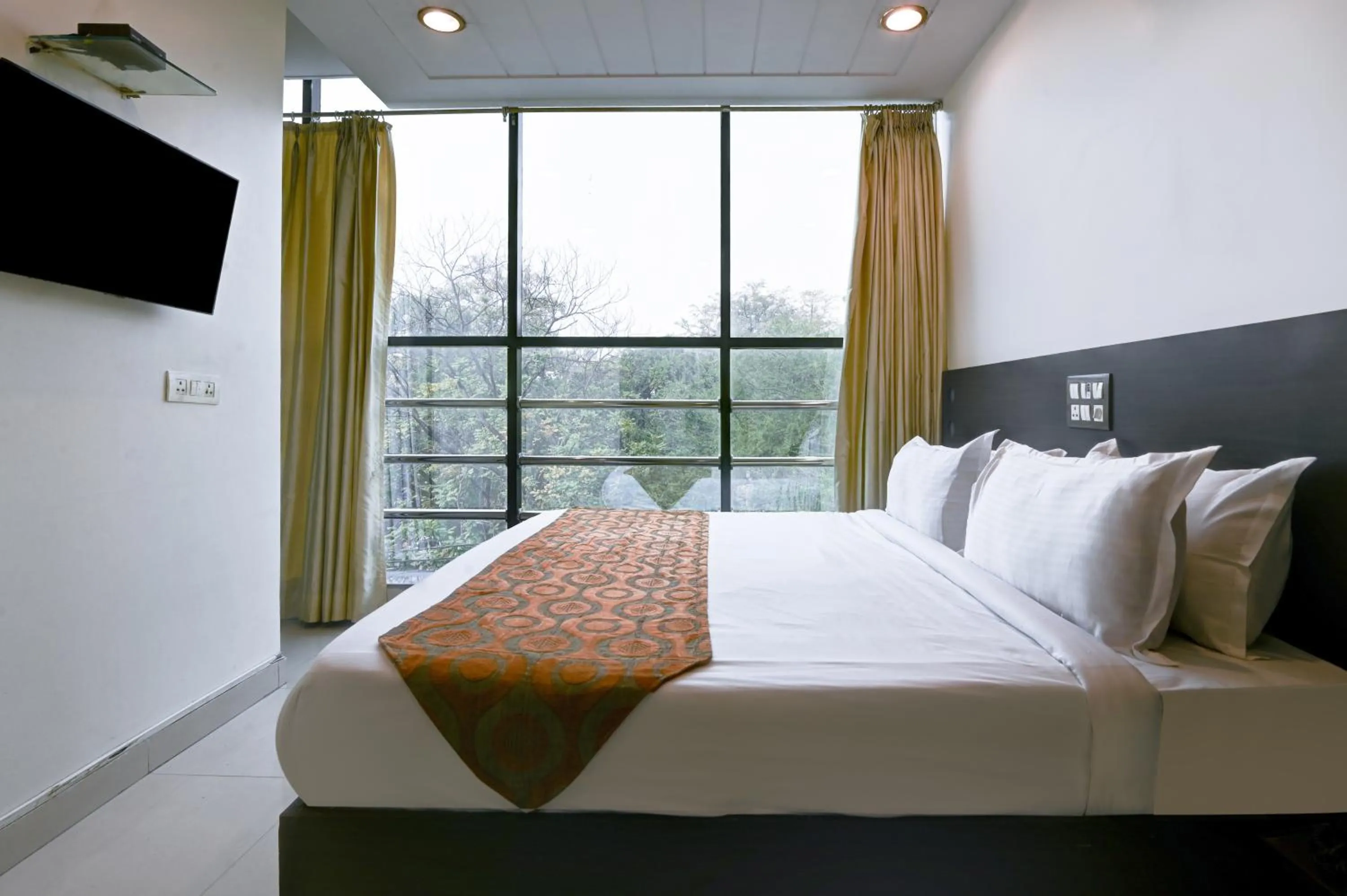 Bed in Hotel Amby Inn by Quadis - Lajpat Nagar
