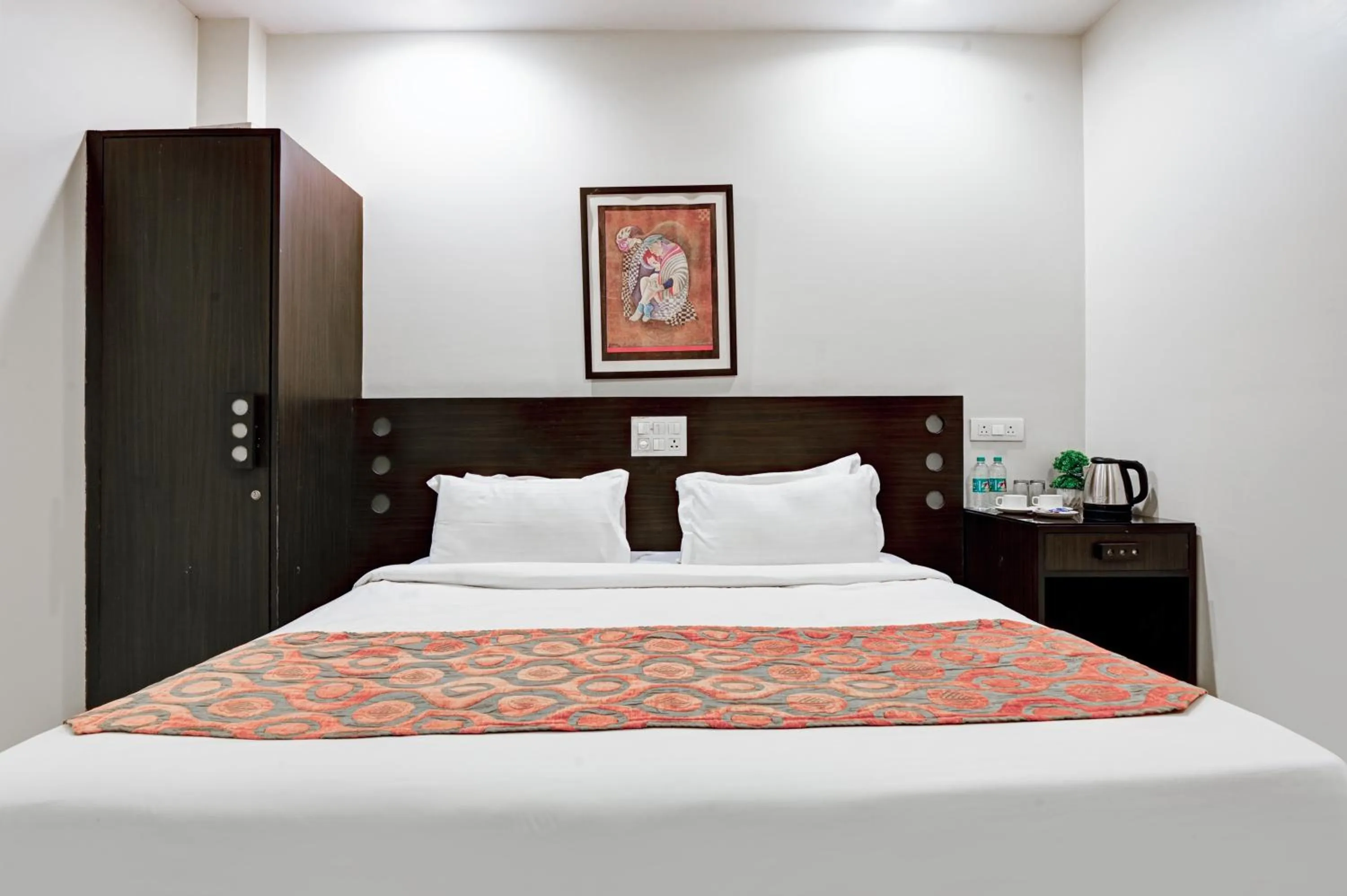 Bed in Hotel Amby Inn by Quadis - Lajpat Nagar