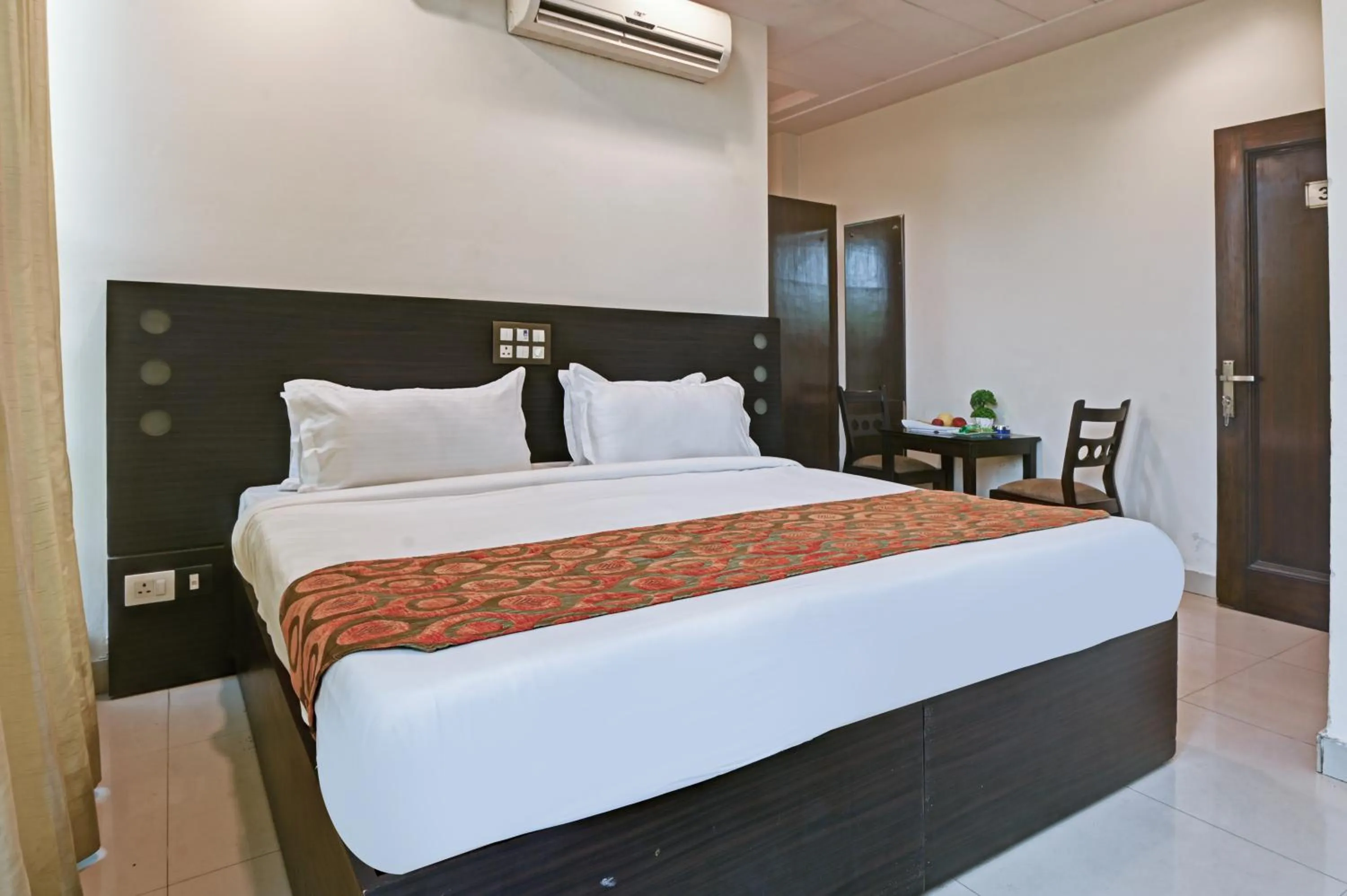 Bed in Hotel Amby Inn by Quadis - Lajpat Nagar