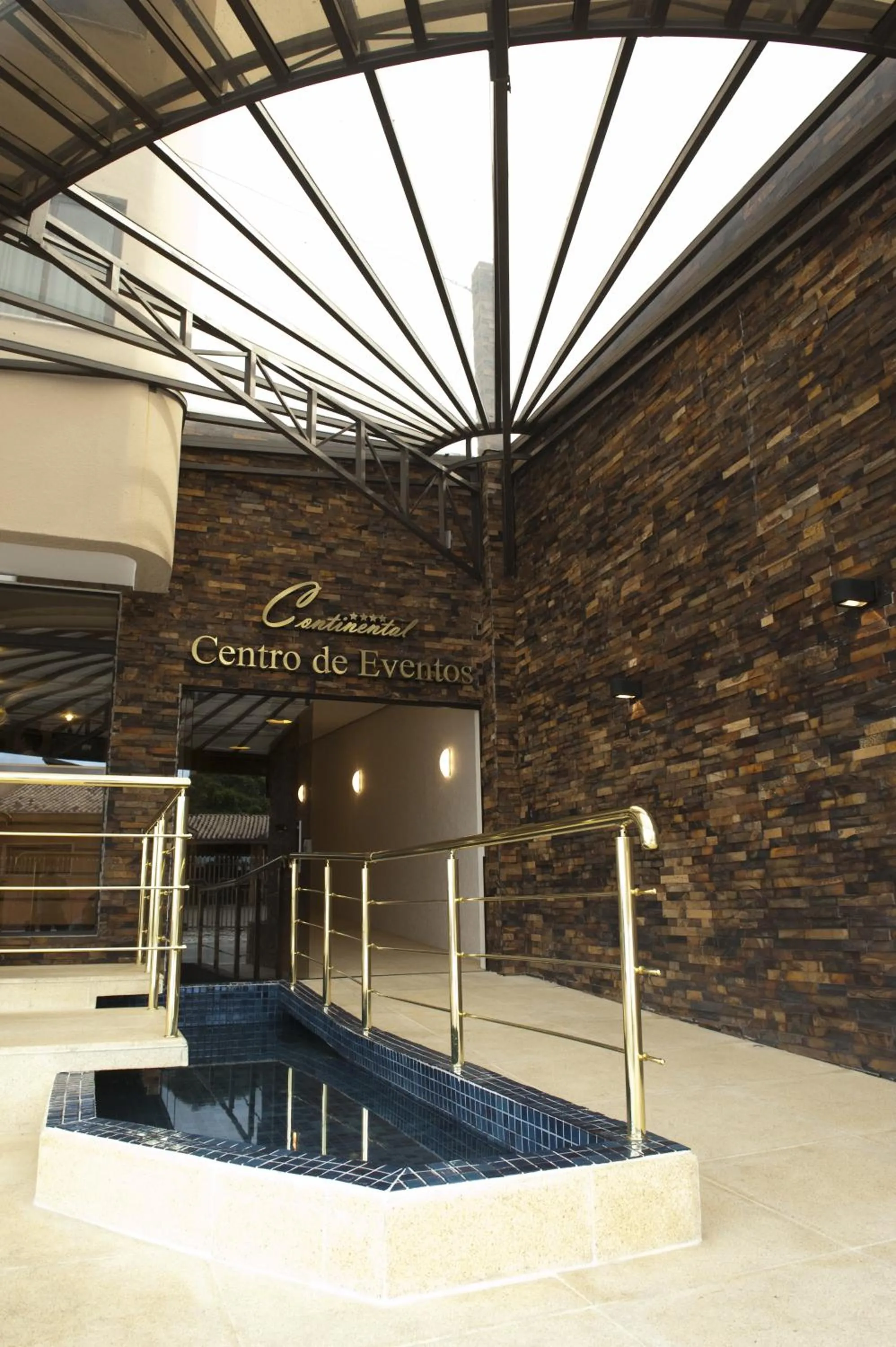 Facade/entrance in Gran Continental Hotel Taubaté