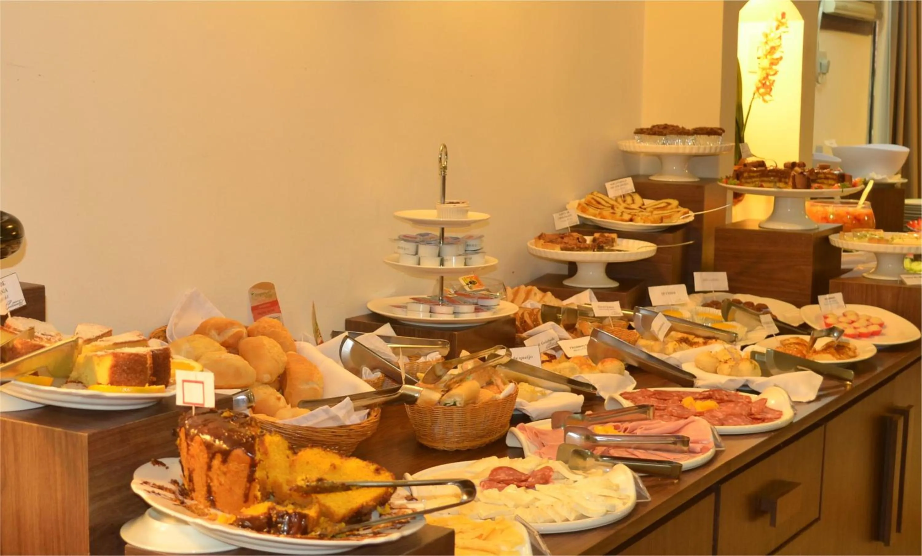 Restaurant/places to eat in Gran Continental Hotel Taubaté