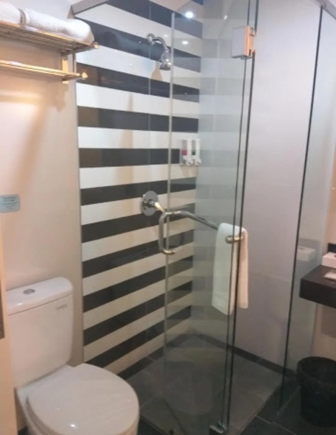 Bathroom in Sunshine Family Homestay near Terminal 1 Juanda Airport