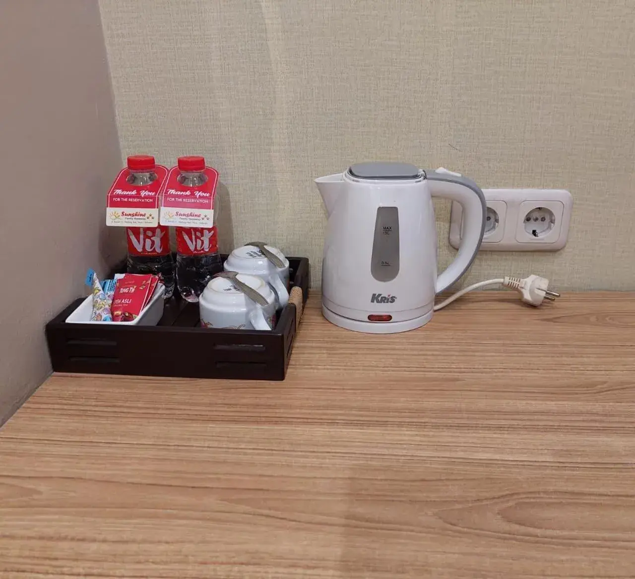 Superior Twin Room in Sunshine Family Homestay near Terminal 1 Juanda Airport Superior Twin Room in Sunshine Family Homestay near Terminal 1 Juanda Airport