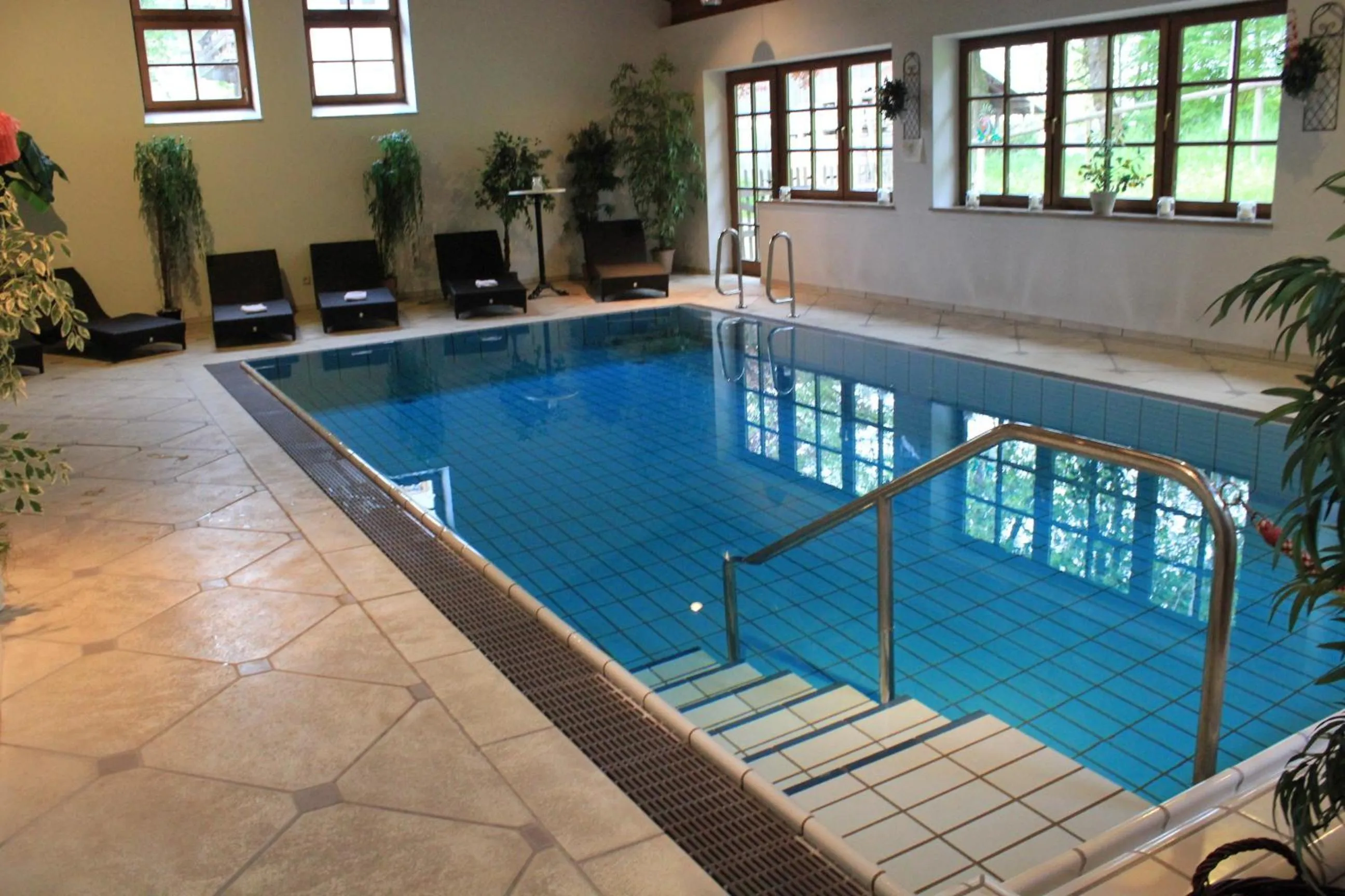 Swimming pool in Landgasthaus & Hotel Kurfer Hof