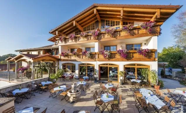 Property building in Landgasthaus & Hotel Kurfer Hof