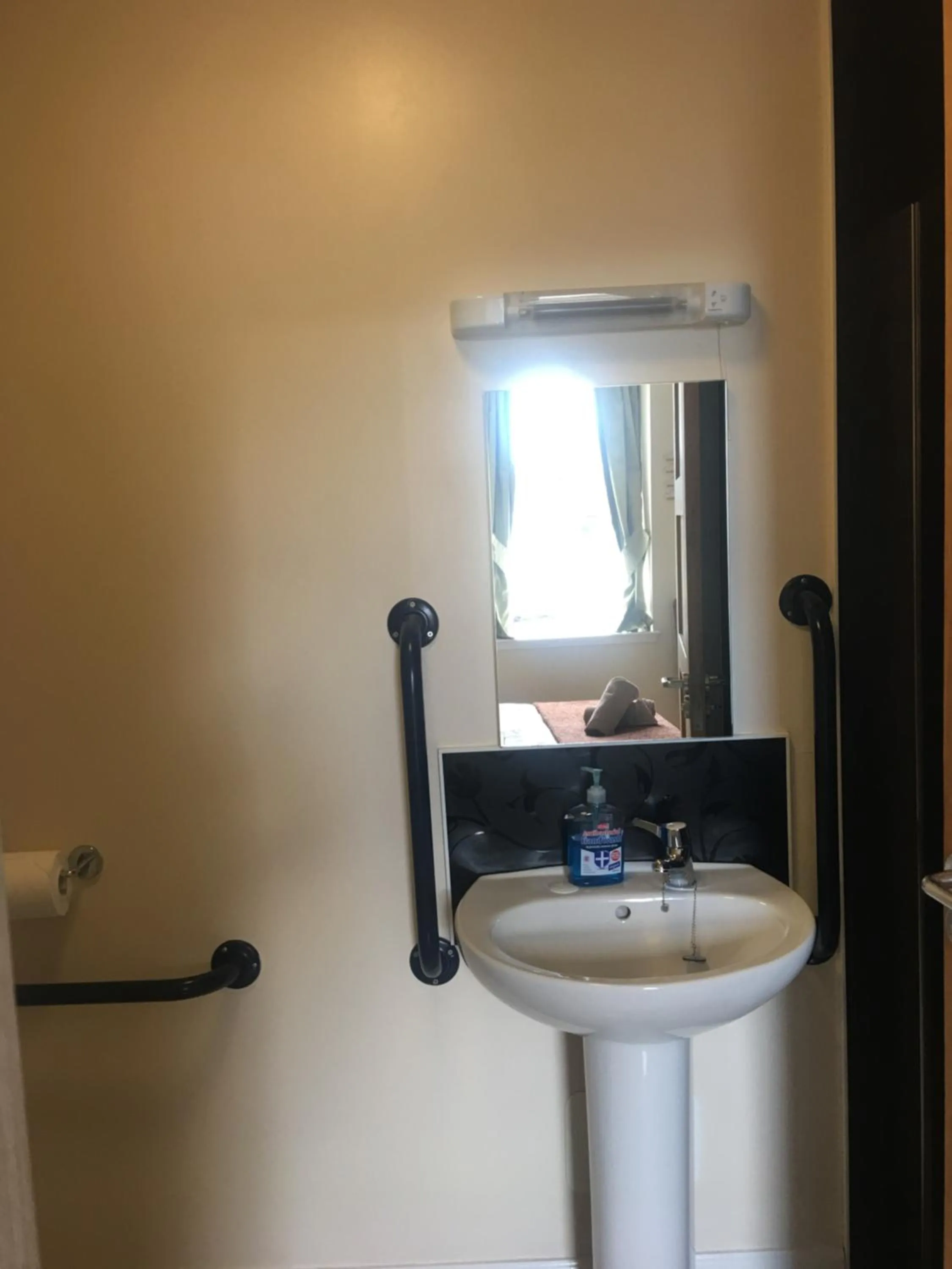 1 Lochness Rooms&Hostel