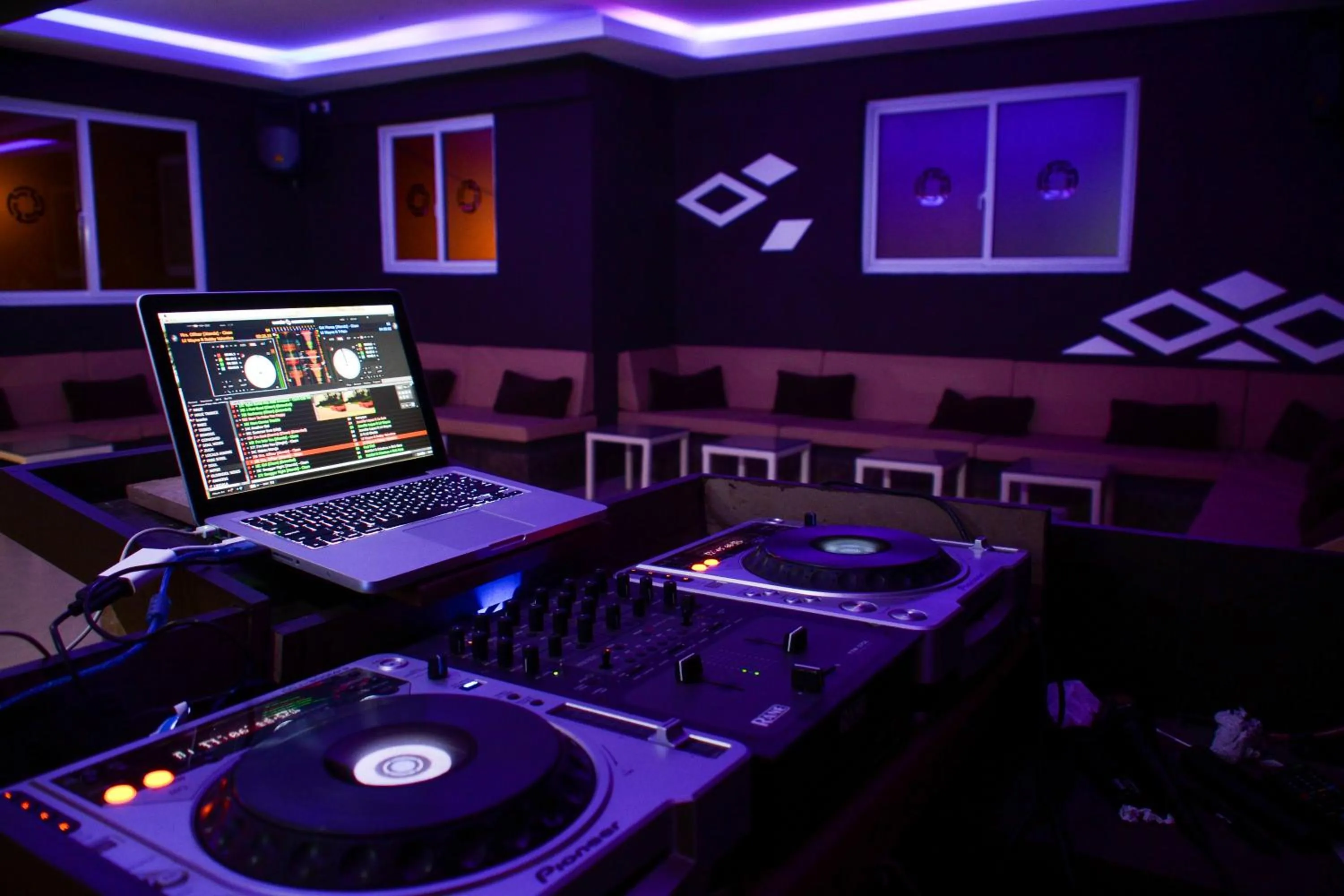 Nightclub / DJ in Gasaro Hotel