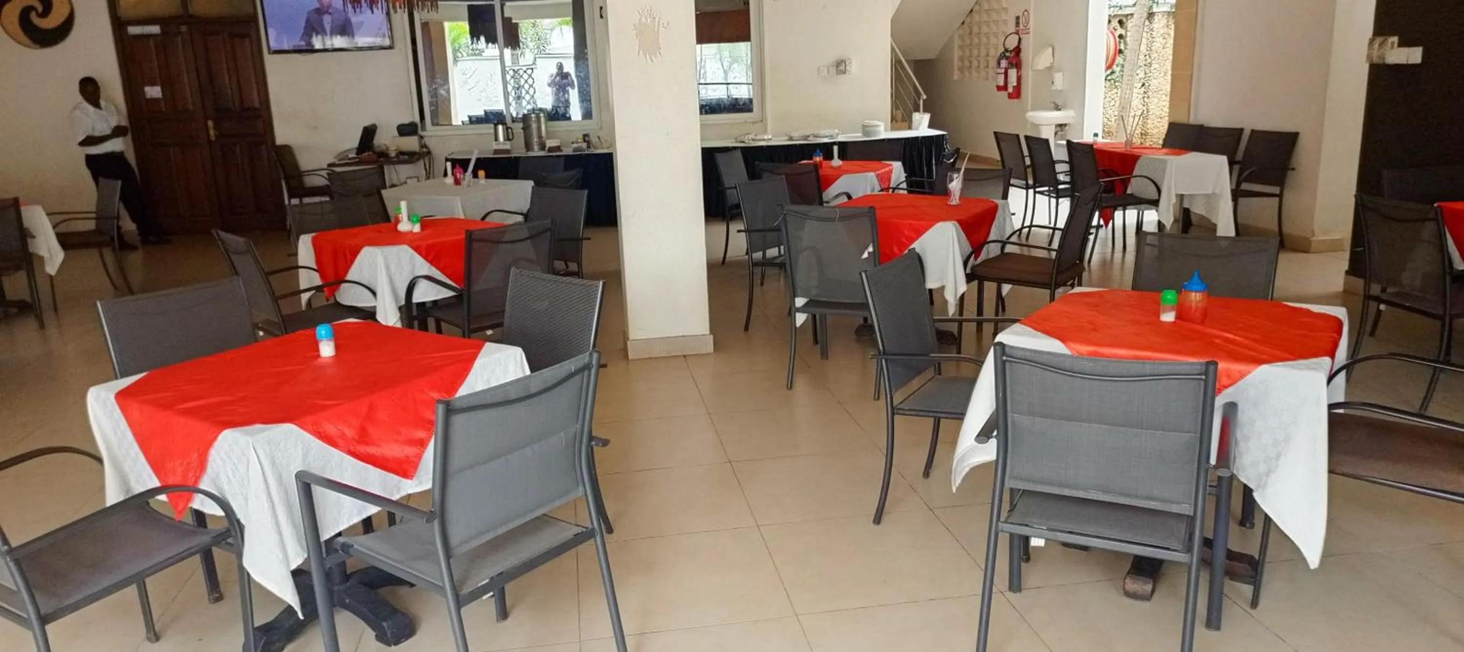 Restaurant/places to eat in Gasaro Hotel