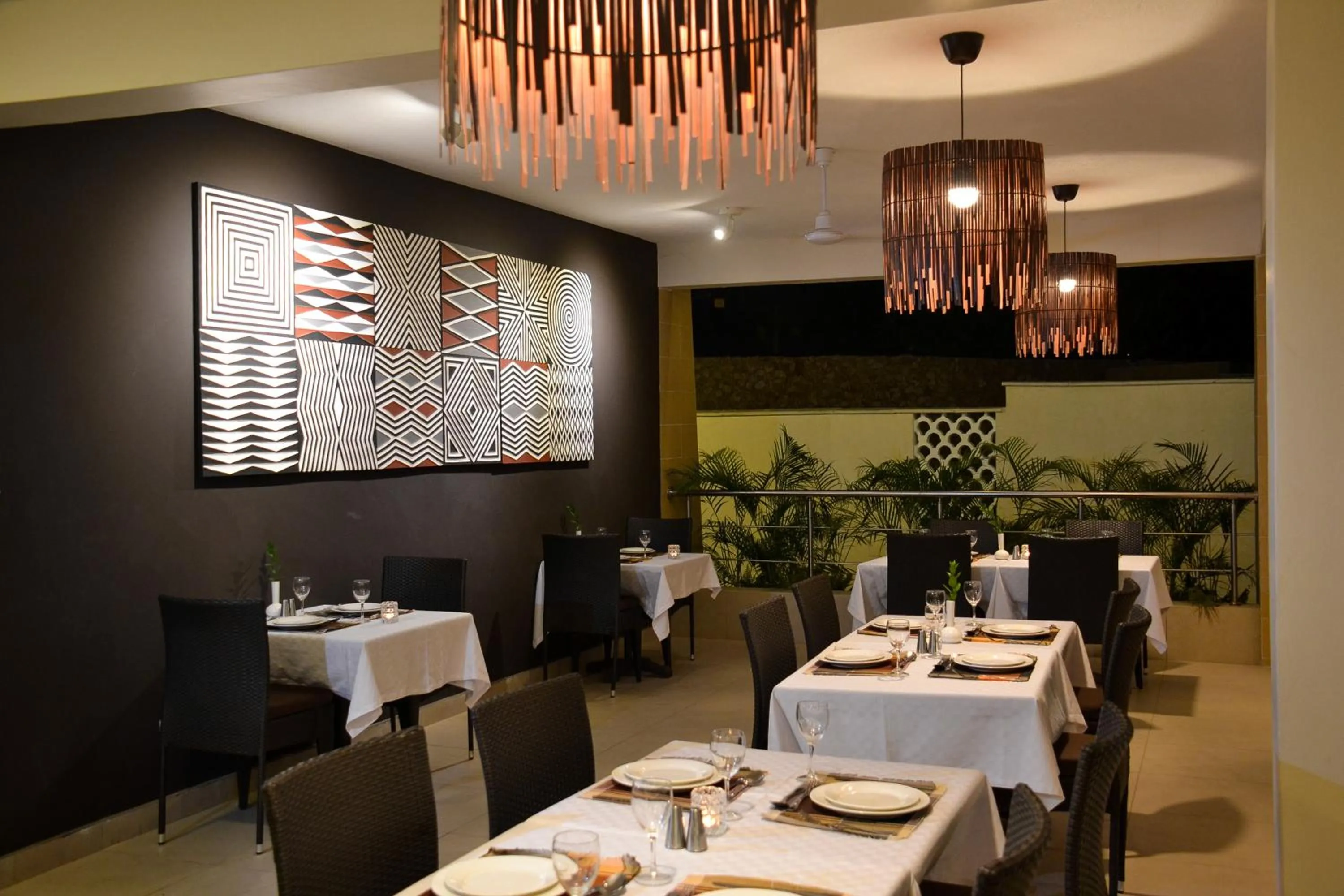 Restaurant/places to eat in Gasaro Hotel