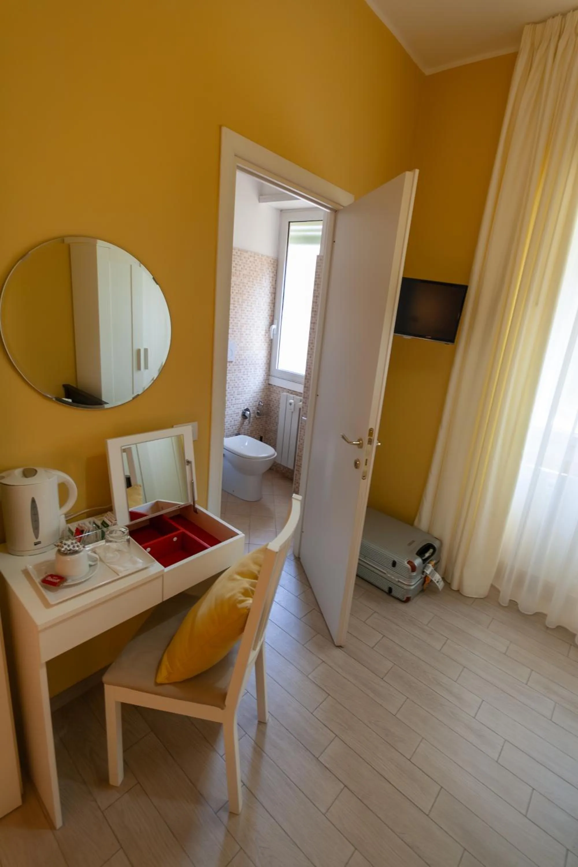 Seating area, Bed in Magna Cura